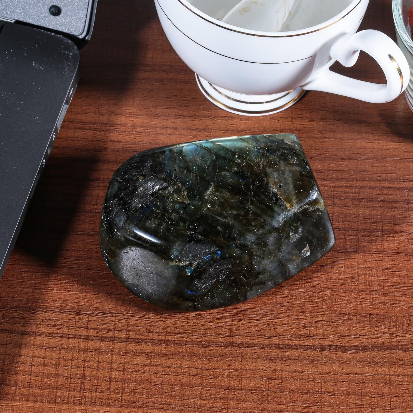 Nupuyai 301-400g Irregular Labradorite Stone Slab Specimen, Nutural Polished Self-Standing Labradorite Stone for Home Office Decoration Meditation Yogo Fengshui