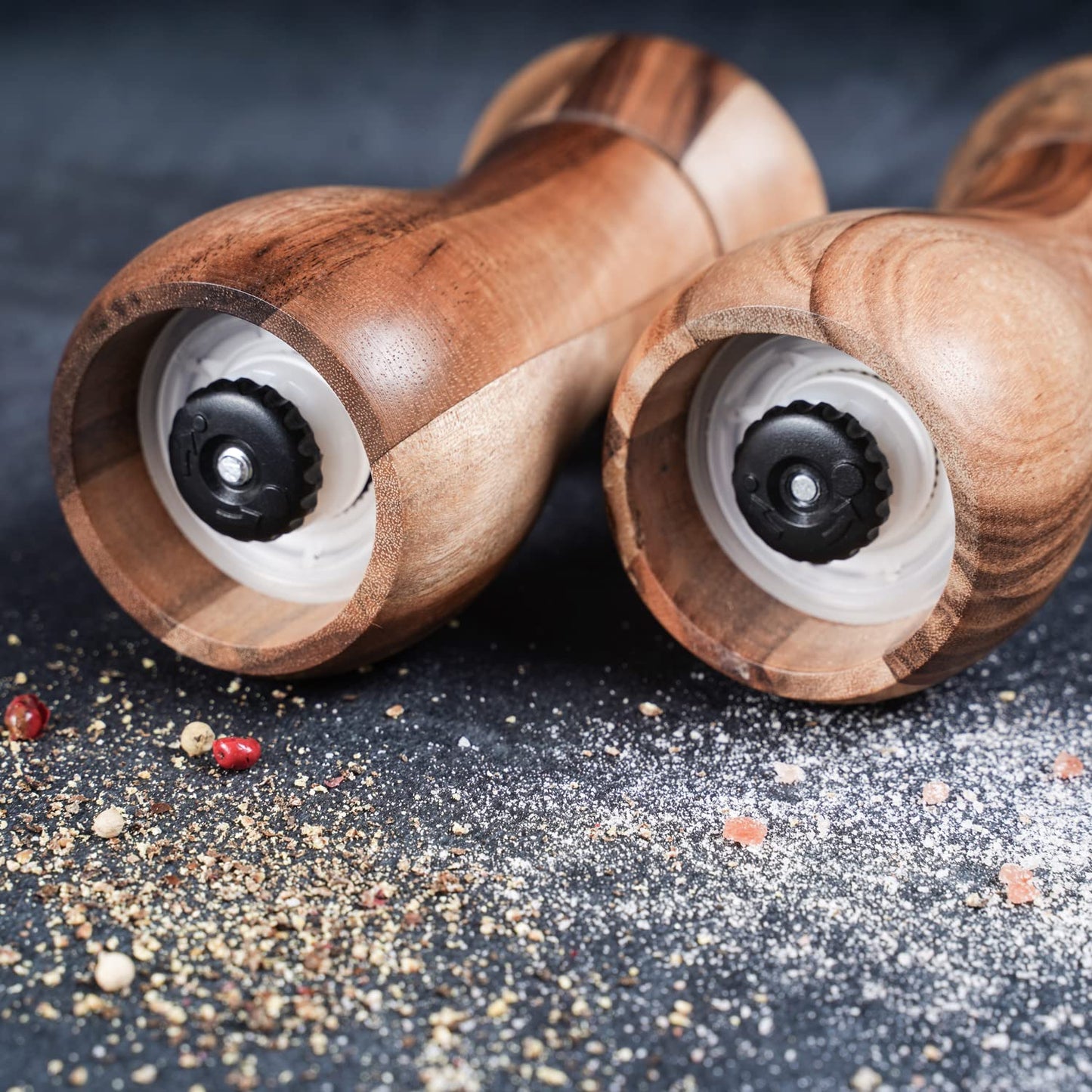 DeroTeno Salt and Pepper Grinder Set with Mill Tray, Set of 2 Salt and Pepper Mill with Ceramic Grinder Acacia Wood, Height 13 cm / 5 inch, Dia 6 cm