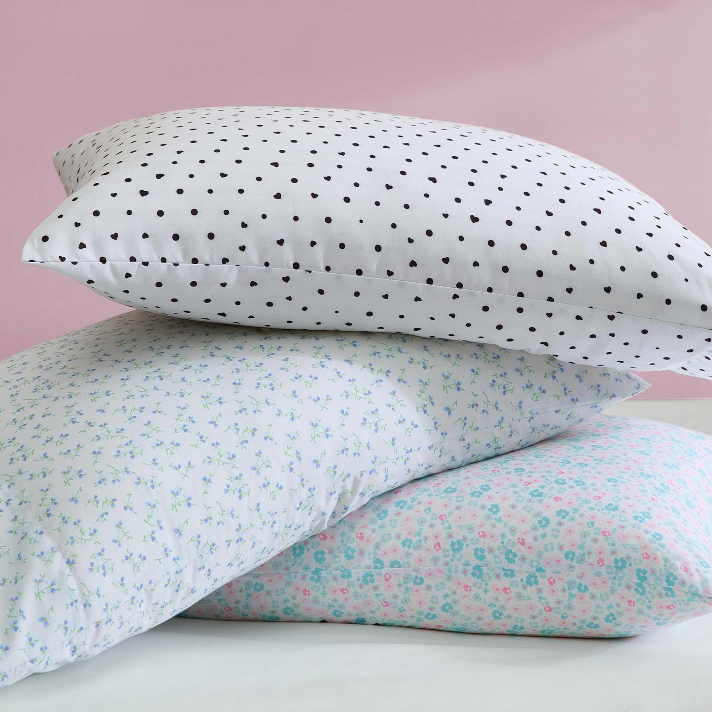 Betsey Johnson - Queen Size Sheet Set, Ultra-Soft Bedding with Smooth Feel, Deep Pockets, Bed Sheets with Matching Fitted Sheet & Pillowcases (Leopard Rosettes Pink)