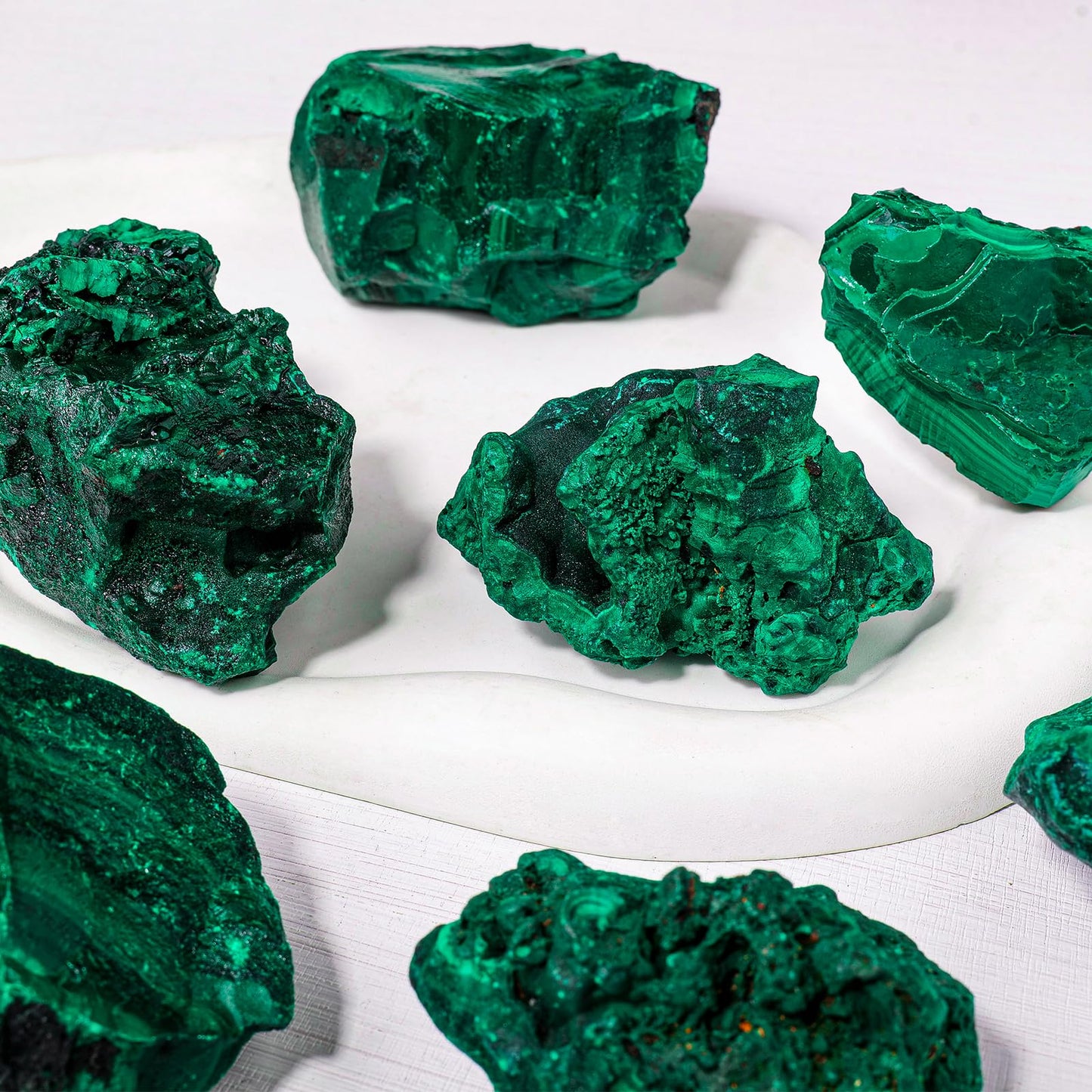 Apengshi Natural Malachite Crystal Stone 0.11-0.22lb Raw Malachite Stone Irregular Rough Malachite Mineral Specimen Original Shape Healing Crystal Gem Worry Relief Stress with Gift Box