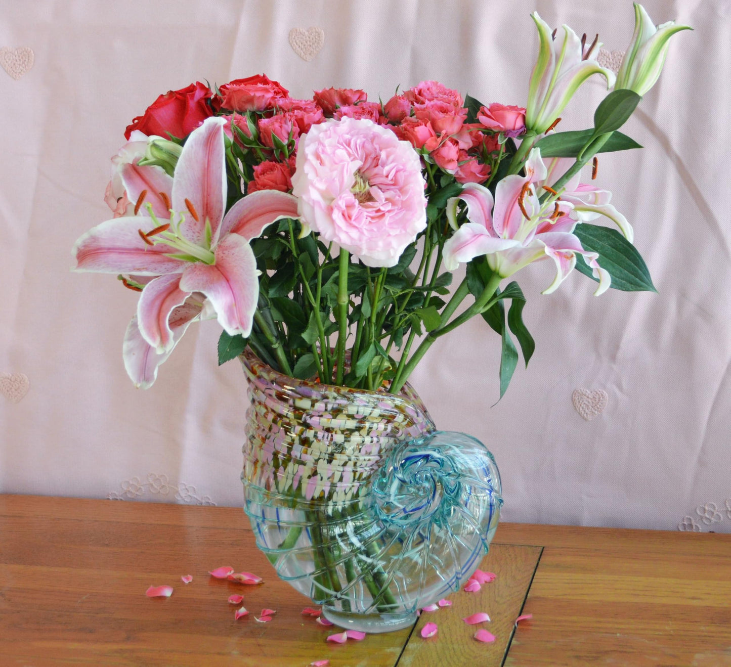 Conch-Shaped Hand-Blown Glass Vase - Sculptural Home Decor & Art Flower Vase, Modern Coastal Elegance, Transparent Crystal-Clear