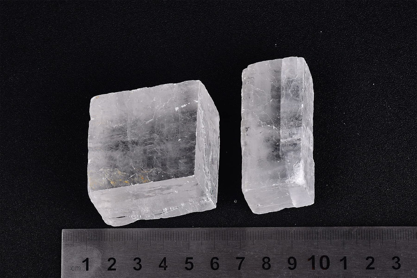 AMOYSTONE 1Lb Bulk Optical Calcite Iceland Spar in Box 7-8 Pcs Irregular White Crystals Rough Stones Raw Crystal Reiki Stone for Home Decor