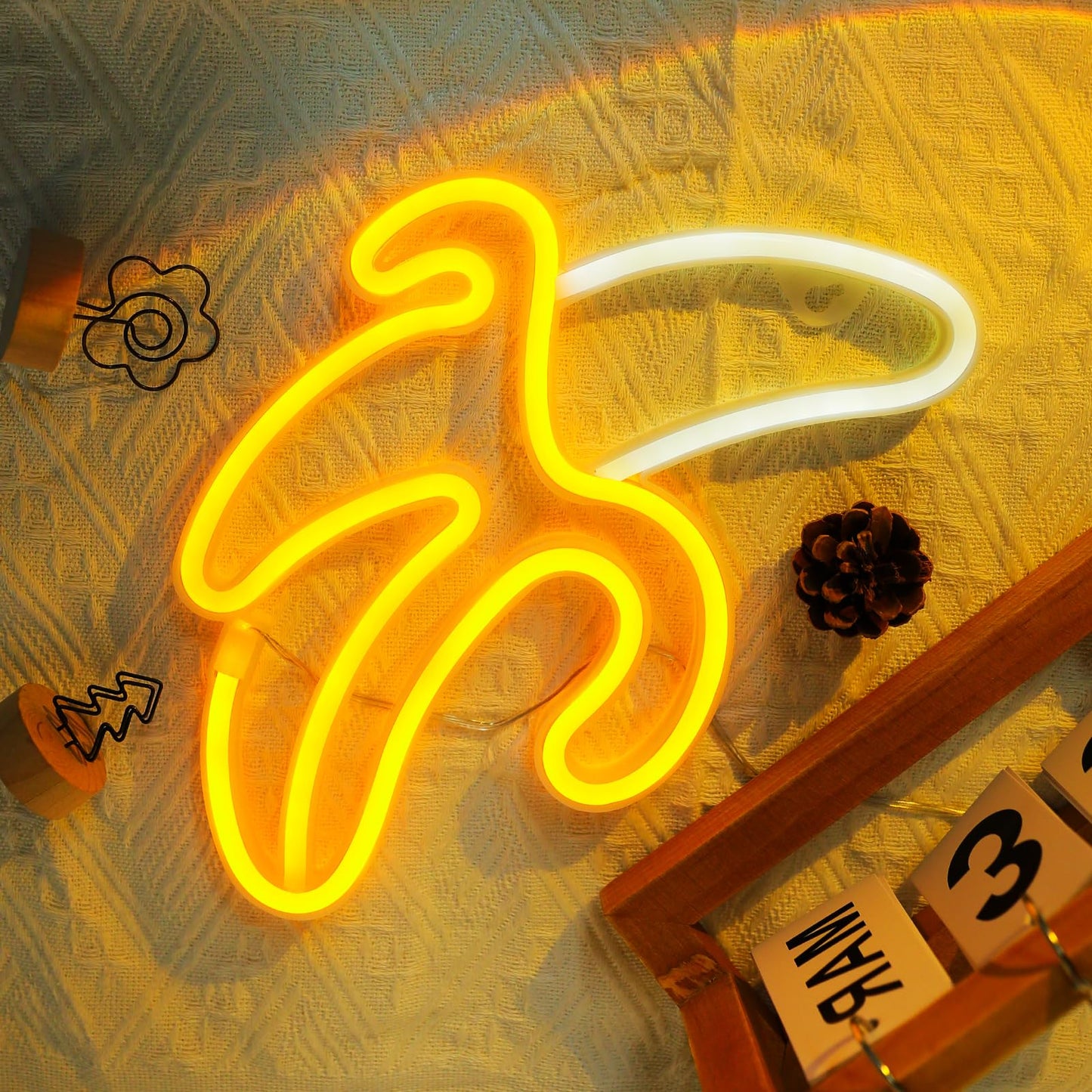 ENUOLI LED Banana Neon Signs Decorative Neon Light USB or Battery Operated for Home Banana Night Light Art Banana Neon Wall Decor Lights for Home Wedding Birthday Party Kids Room Living Room Holiday