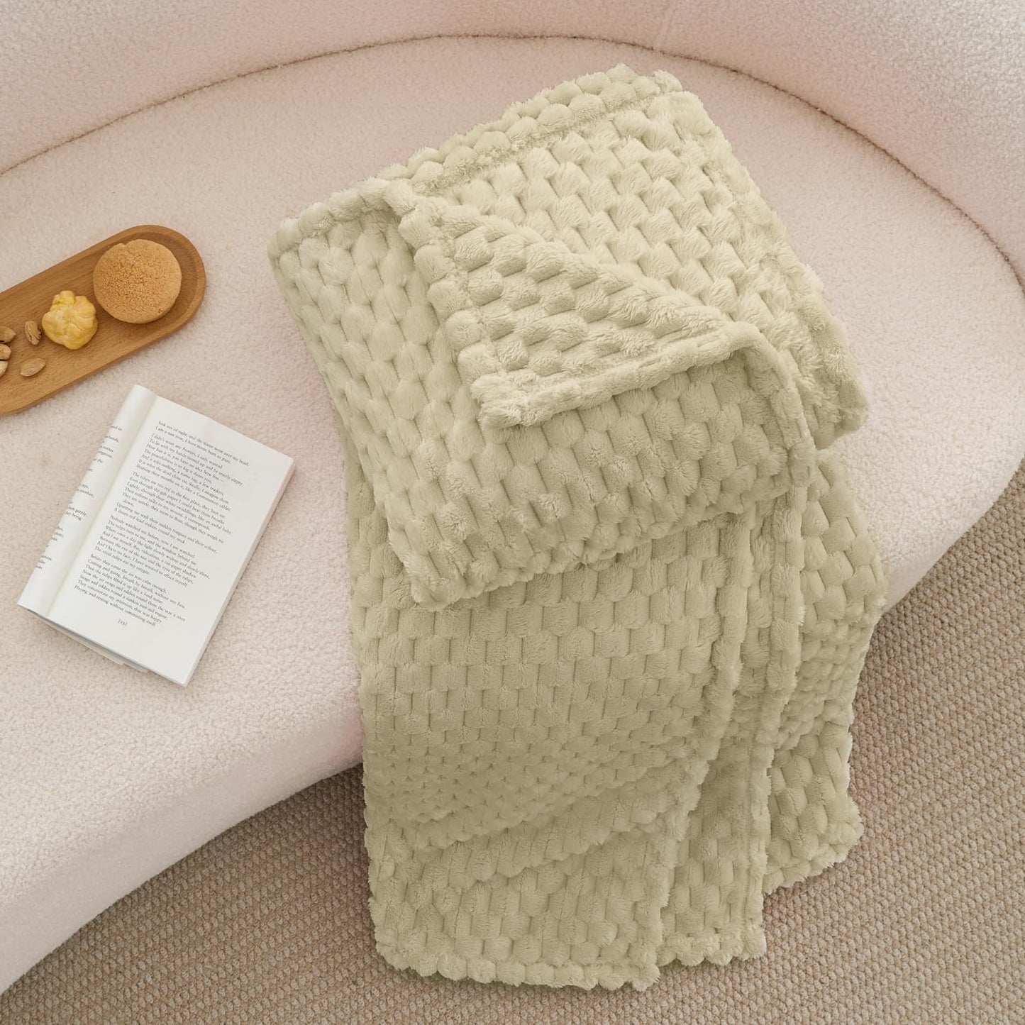 BEDELITE Fleece Throw Blanket for Couch & Bed - 3D Jacquard Decorative Almond Blanket, Super Soft and Cozy Warm Fuzzy Blanket All Seasons Suitable, 50x60Inches