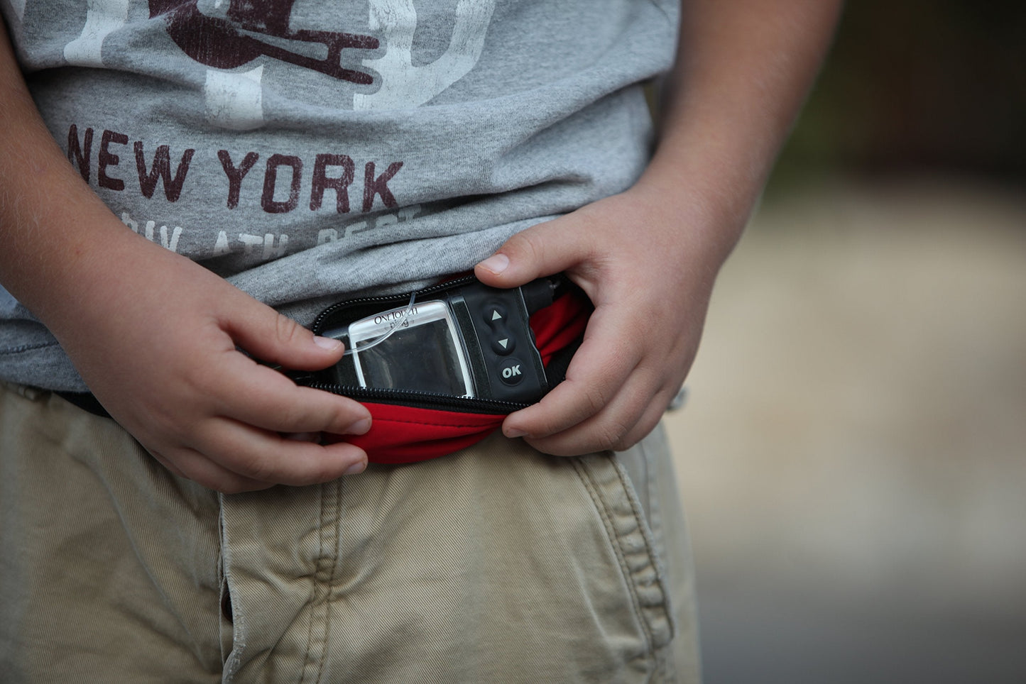 SPIbelt Kids Pocket Belt, Expandable Pocket, Adjustable Waist for Best Fit, No Bounce, No Logo Band, Black with Blue Zipper