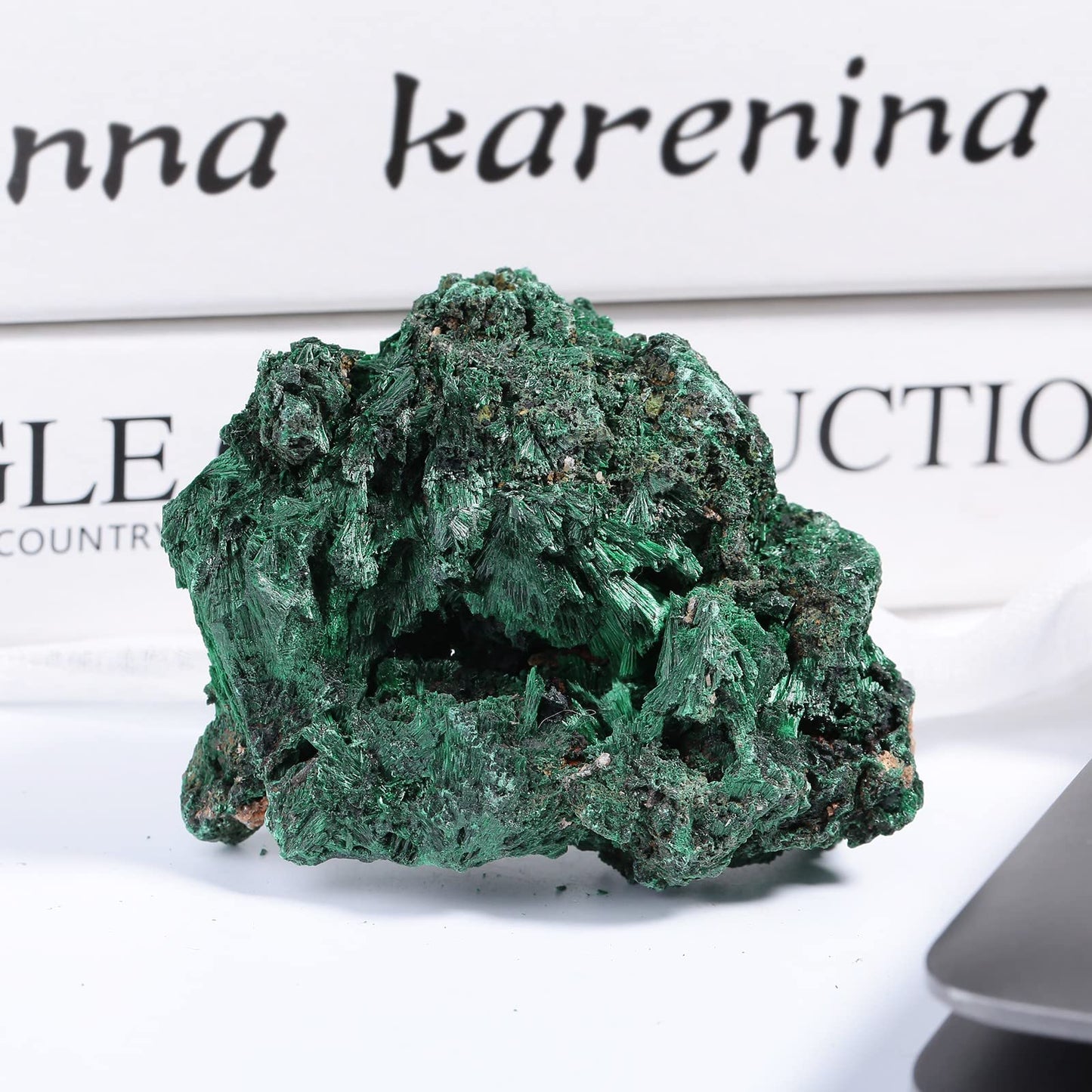 Nupuyai Natural Raw Malachite Crystal Stone for Reiki Healing Stress Anxiety, Real Green Malachite Specimen Cluster Decor for Home Office Tabletop, 201-300g