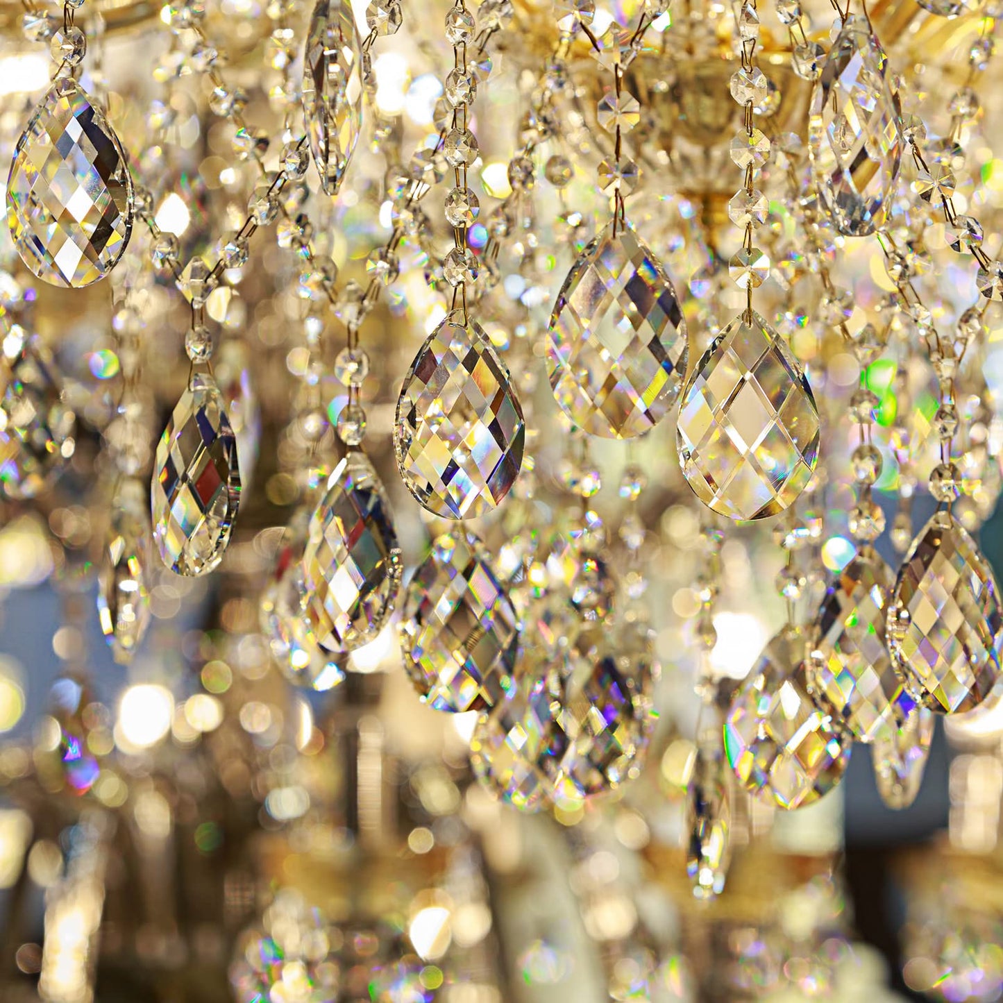Potchen 24 Pcs Chandelier Crystal Replacement 38 mm Teardrop & Icicle Crystal Prisms Hanging Gems Parts for Lamps and Chandeliers Suncatcher Christmas Tree Windows Home Decor (Clear)