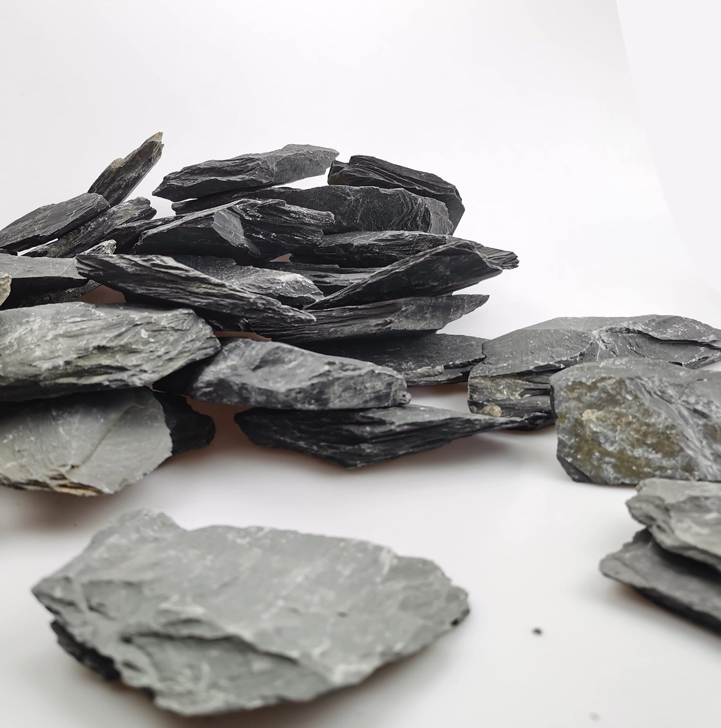 Voulosimi Natural Slate Rocks PH Neutral Stone Perfect Rocks for Aquariums, Landscaping Model,Tank Decoration,Amphibian Enclosures (7.5 LB, 5-7 inch)