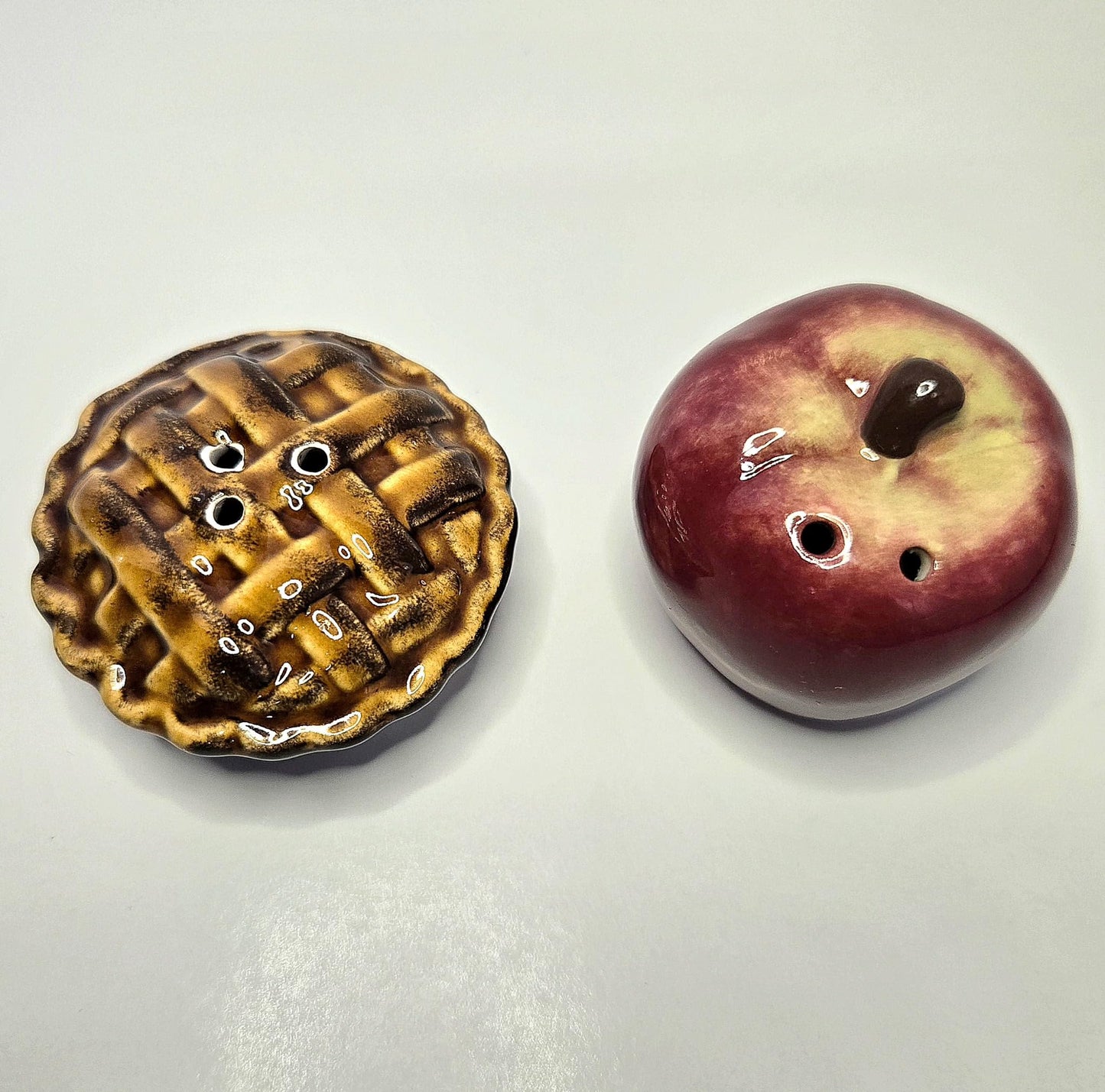 Apple & Apple Pie Mini Ceramic Salt & Pepper Shaker Set, 1.75 x 1.75 x 1 inches