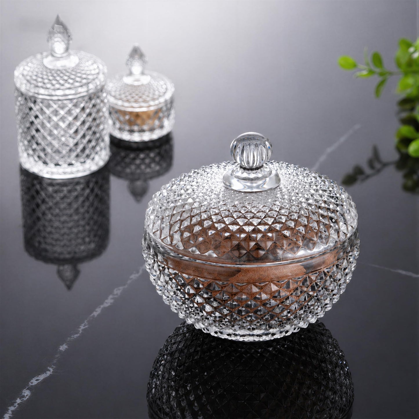 kanpura 6.7 oz Glass Candy Dish with Lid Clear Crystal Candy & Cookies Jar Decorative Candy Storage Container for Wedding Buffet Party, Christmas, Home Decor, Office Desk