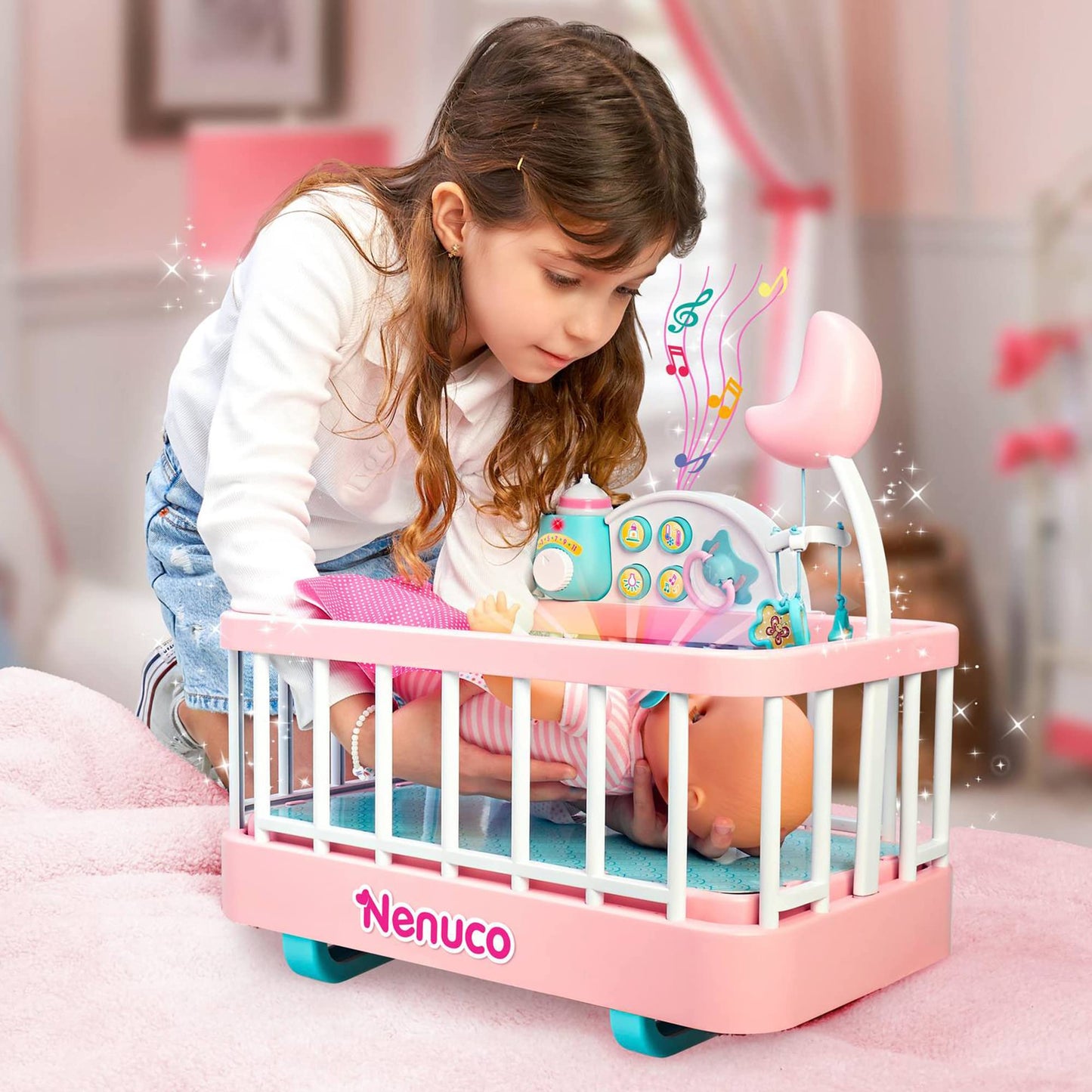 Nenuco - Good sleep cradle, interactive cot with lights and sounds, with a soft body doll for the youngest children and accessories such as bottle and soother, Famosa (700017203)