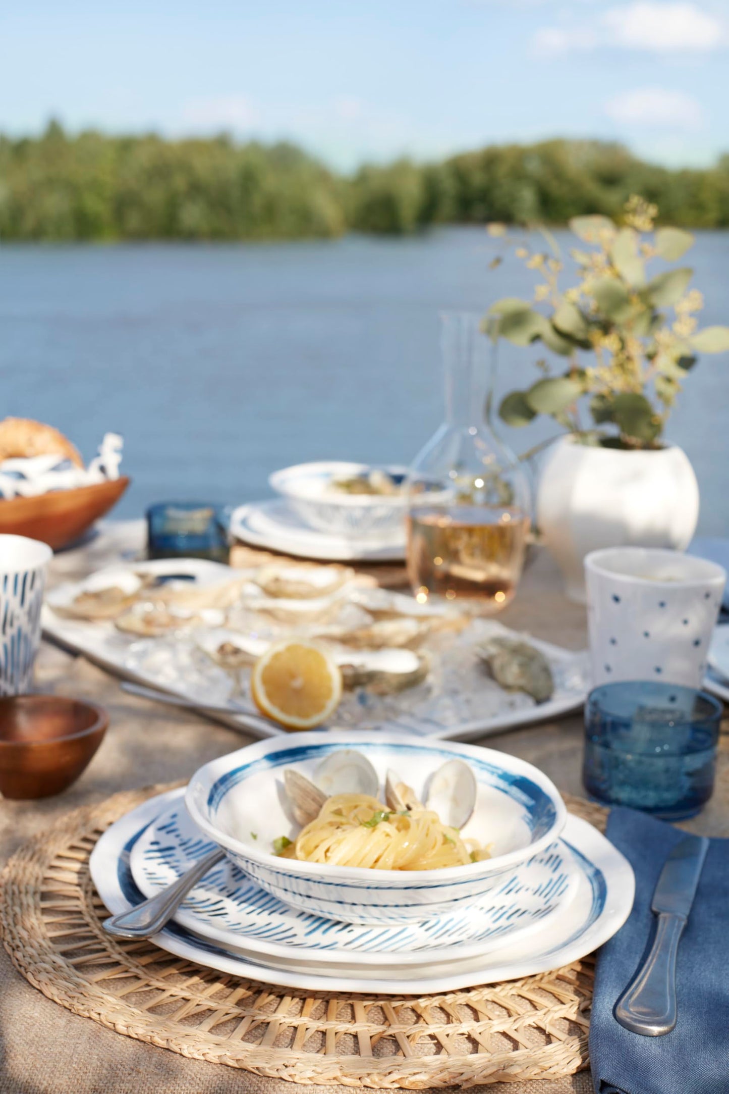 Lenox 895323 Blue Bay Melamine 16-Piece Dinnerware Set, Lightweight Melamine Material