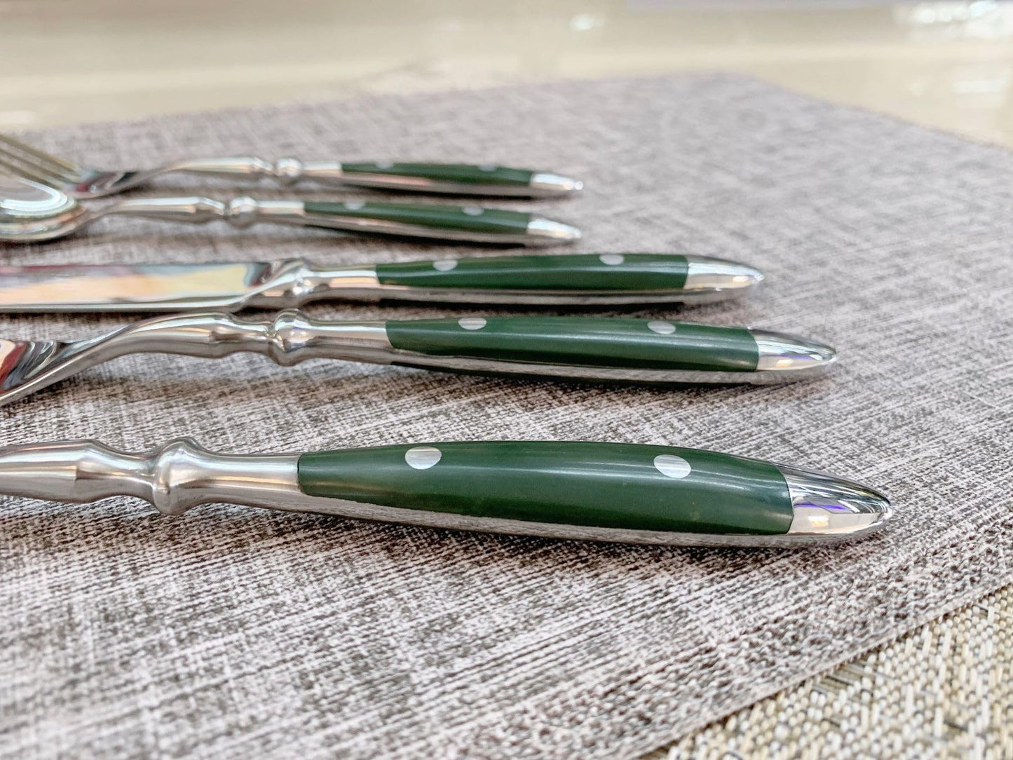 Green Flatware Set Silverware Set for 4 Cutlery Set Durable 18/10 Stainless Steel Flatware Sets Utensil Sets Flatware Wedding Mirror Effect Classical Retro Steak Tableware Forks Spoons And Knives Set