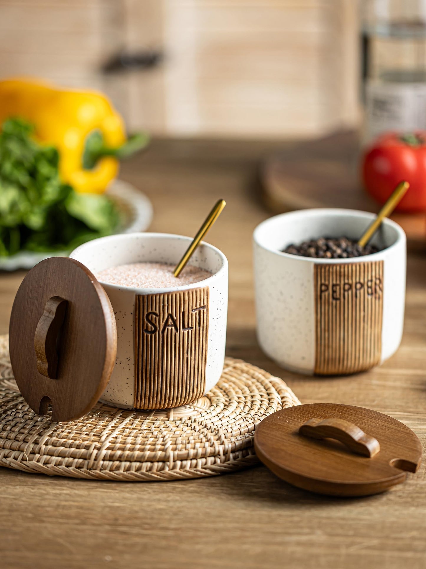 YHOSSEUN YHOJOY Ceramic Salt and Pepper Bowl, 10 Oz Salt Cellar with Lid and Spoons, Salt Containers for Countertop