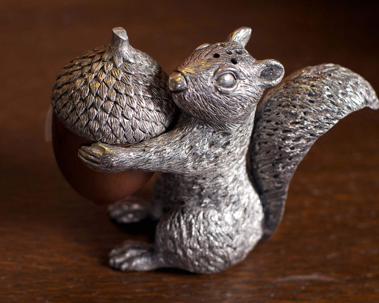 Vagabond House Pewter Squirrel with Wood Acorn Salt and Pepper Shaker Set Fall Harvest Tableware 3 inch Tall