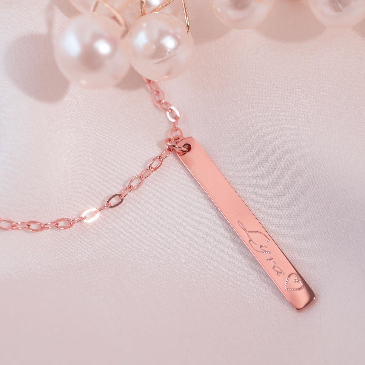 Petite Boutique Vertical Name Necklace for Women Personalized Vertical Name Necklace Customized Jewelry Custom Name Necklace for Men Girls Name Necklace Personalized Vertical Necklace Gift
