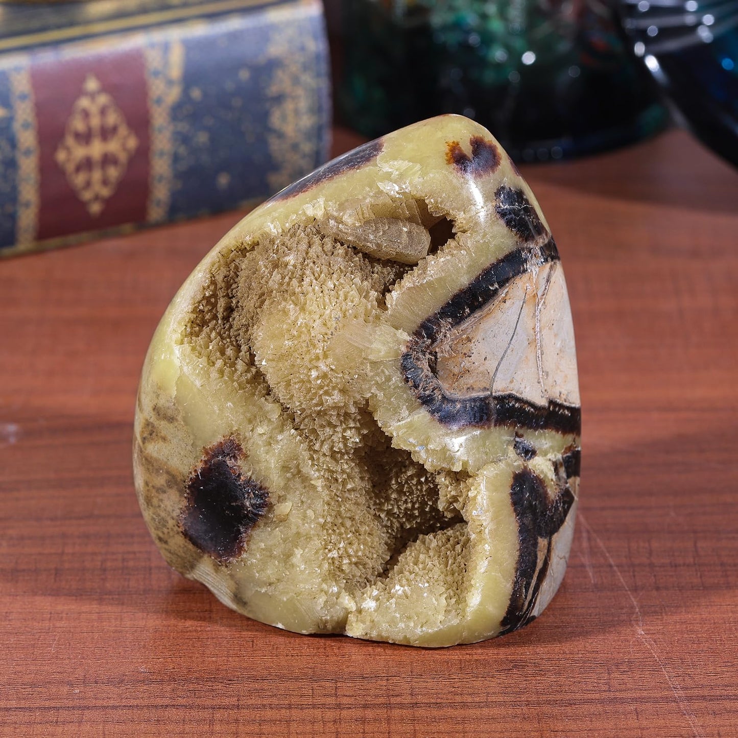 TUMBEELLUWA Natural Septarian Dragon Stone Crystal Geode Cluster, Irregular Mineral Specimen Crystals and Healing Stones for Home Room Decor, 83-135 mm