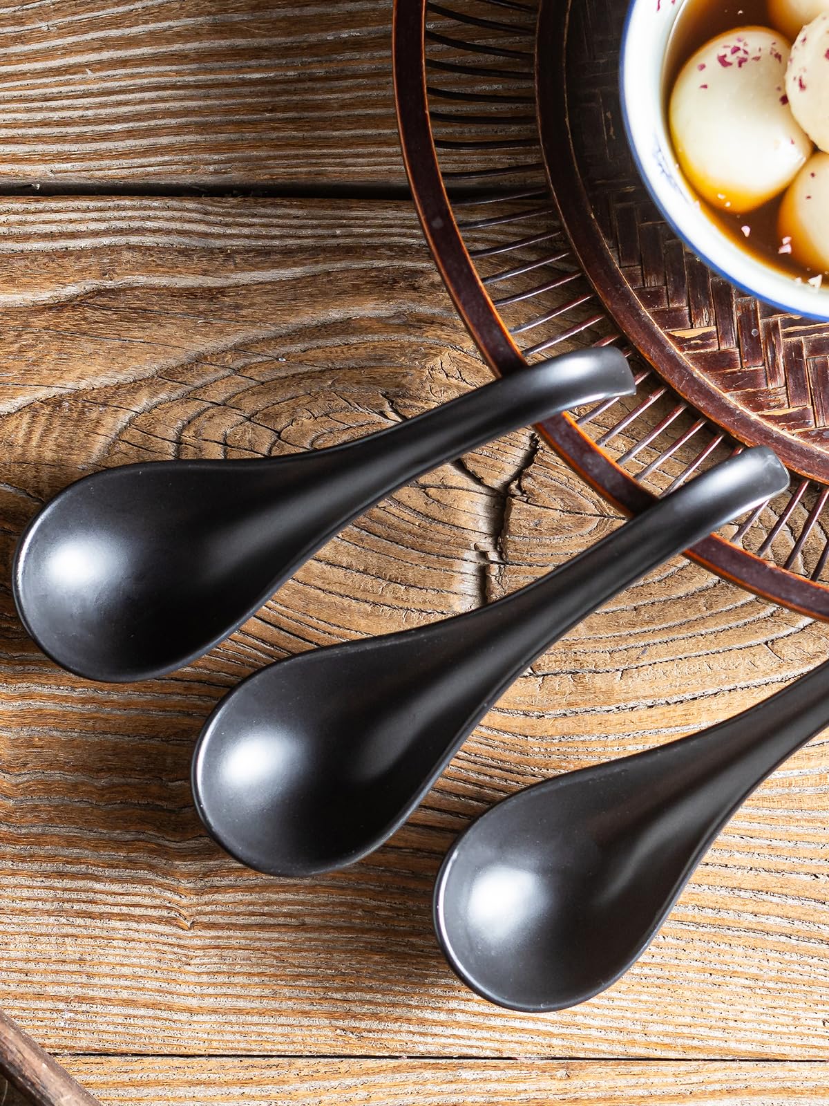 Gomakren Asian Soup Spoons, 6.5 Inch Ceramic Chinese Soup Spoons for Cereal, Ramen, Pho, Noodles, Stews, Father's Day Black Kitchen Spoons with Long Handle and Deep Oval Design - Set of 6