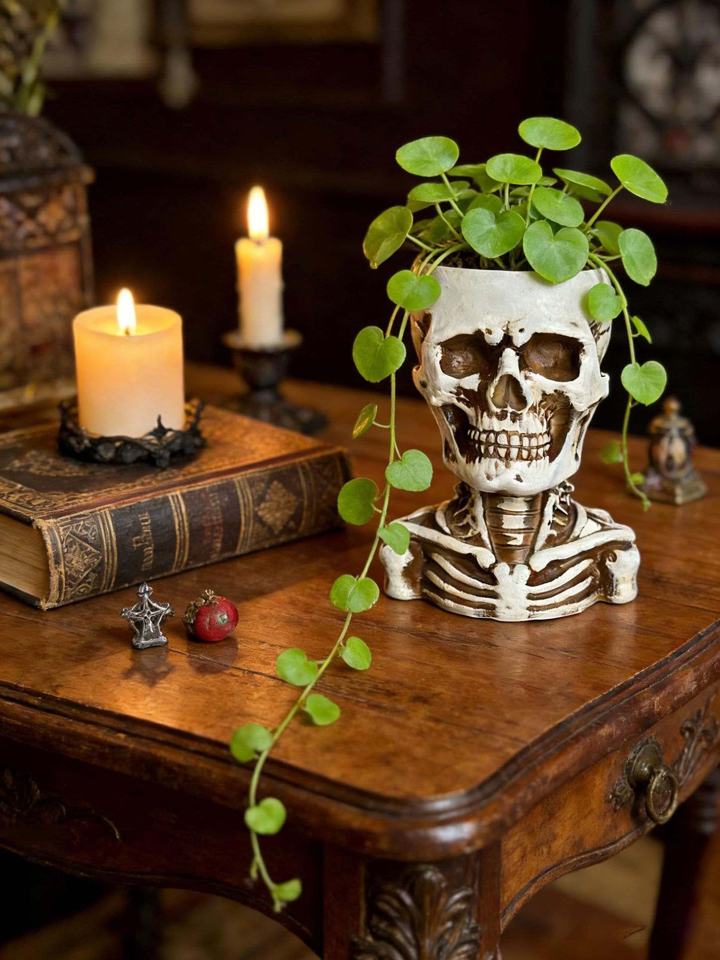 COMODID Unique Skull Decor,Skeleton Planter Spooky Face Flower Pot with Drainage Hole,Resin Skull Head Planter for Succulents, Indoor Outdoor Gothic Halloween Home Decor, Gift for Plant Lovers（White）