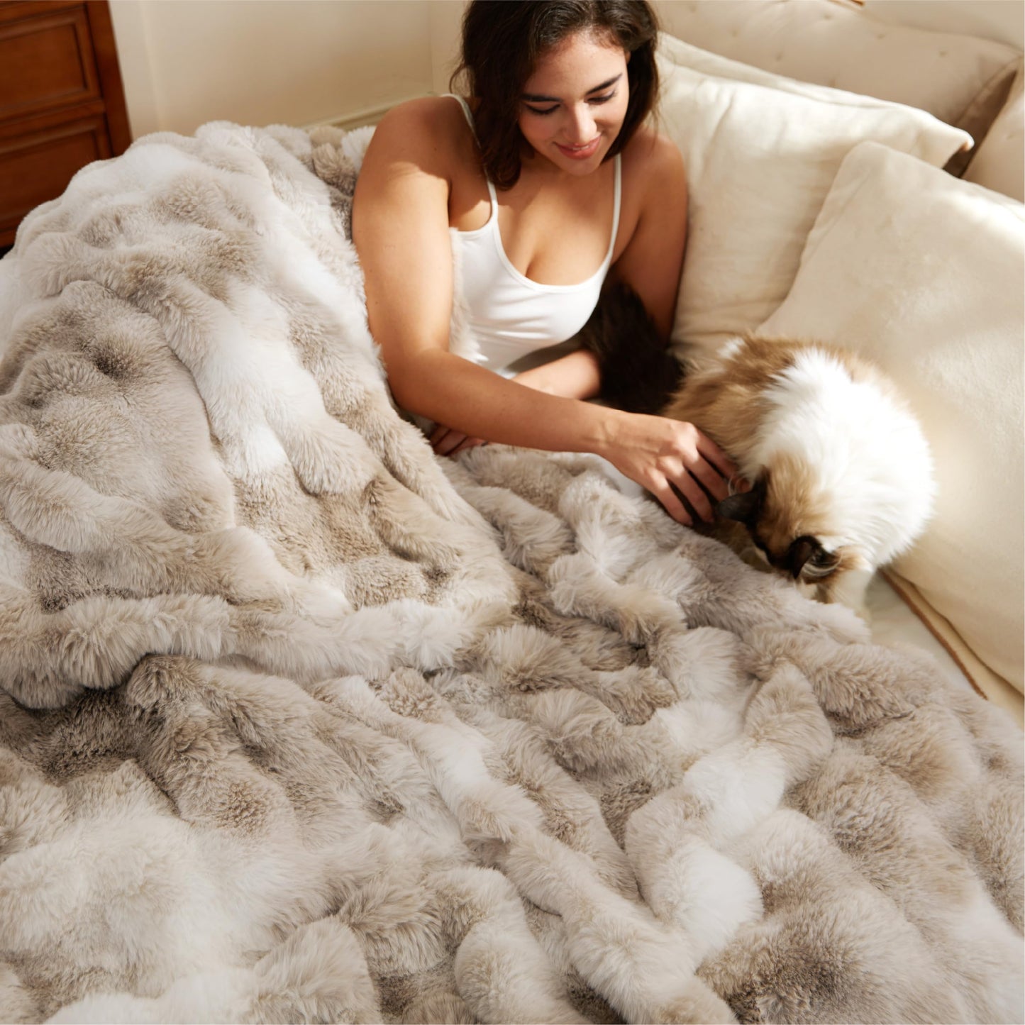 Bedsure Soft Fluffy Faux Fur Throw Blanket for Couch Cozy Gifts for Women, Fuzzy Fleece Bubble Blanket for Sofa Chair, Tie Dye Taupe Cloud Throw Coloring Bed Cover, Tan Brown Thick Warm Plush Bedding