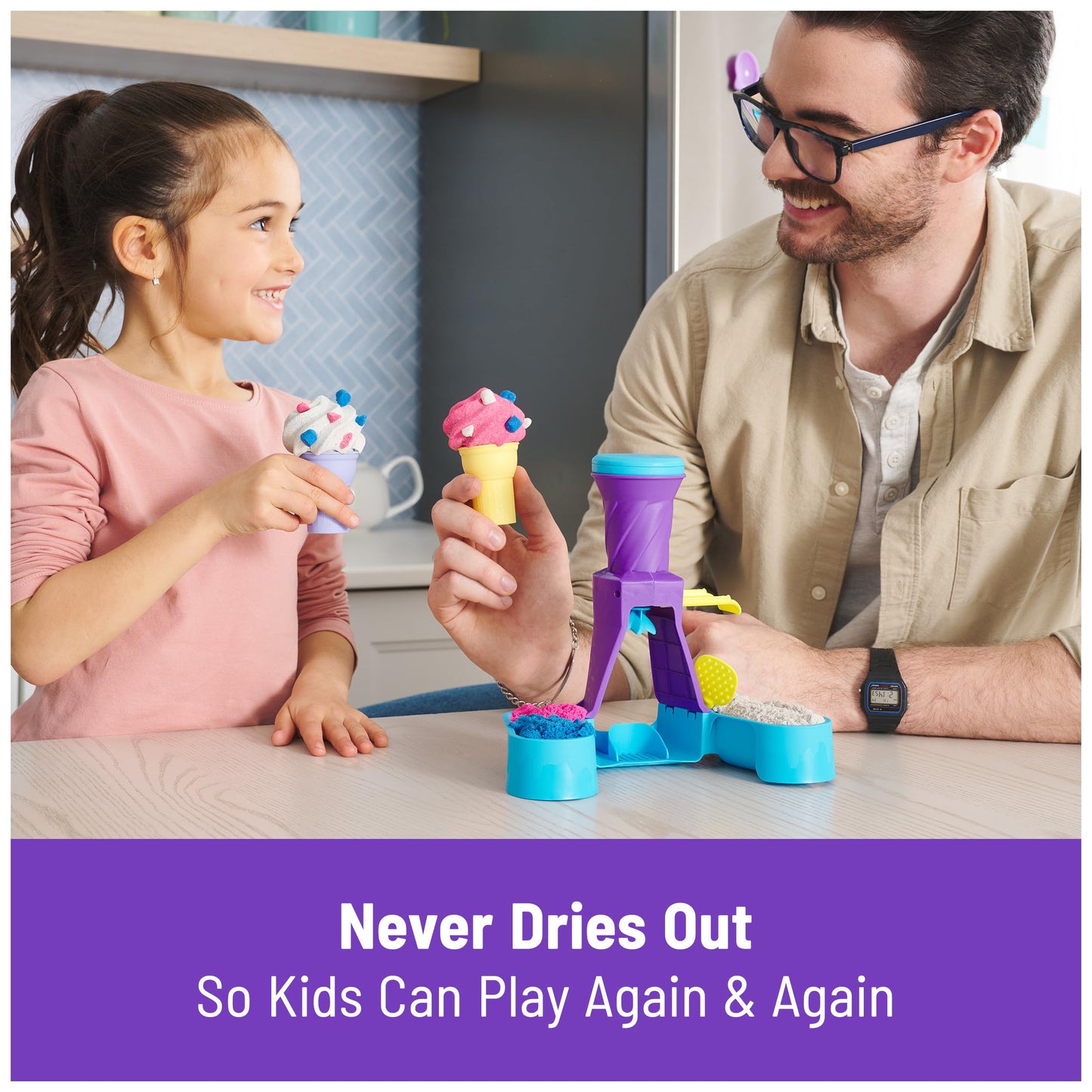 Kinetic Sand, Soft Serve Station with 396g of Play Sand (Blue, Pink and White), 2 Ice-Cream Cones and 2 Tools, Sensory Toys for Kids Aged 5 and up