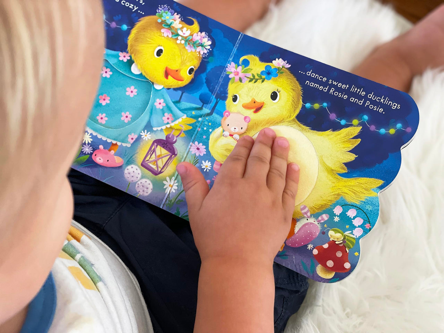 Touch and Feel: Good Night, Cuddlebug Lane: Baby & Toddler Sensory Board Book