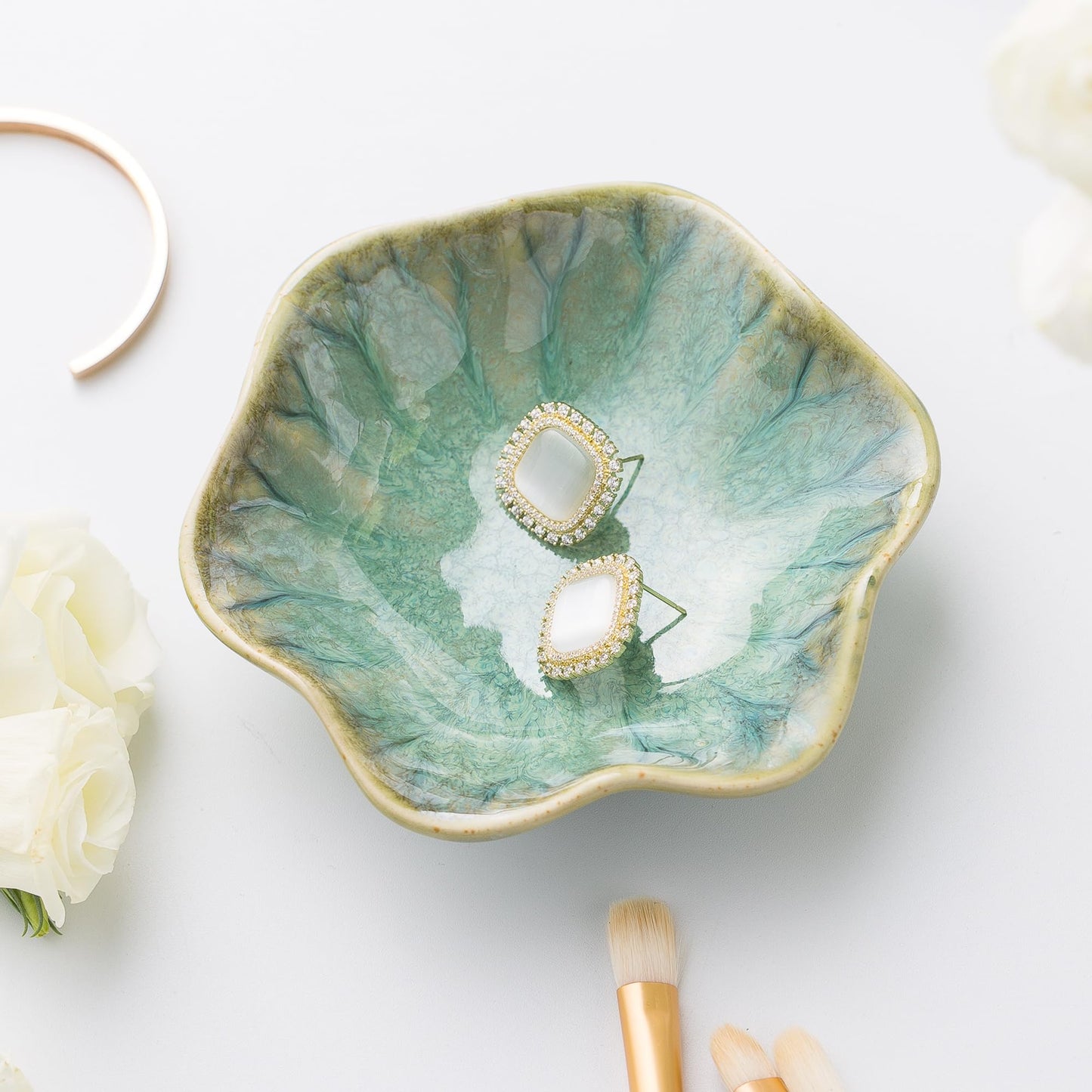 QNMUSUNC Ceramic Ring Dish, Jewelry Dish Holder, Small Trinket Tray Plate for Earrings Rings Necklaces Keys, for Mom Friend Sister, Retro Green
