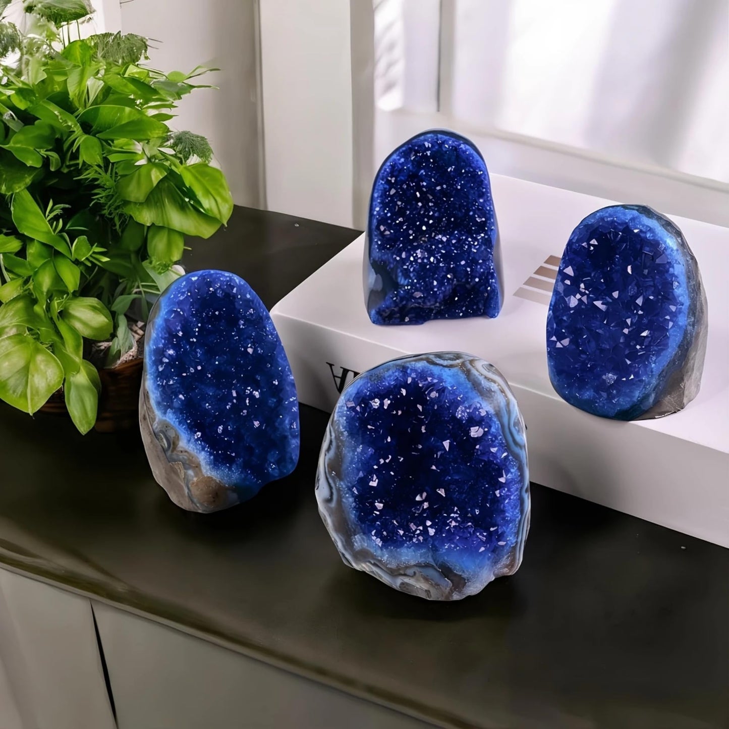 CrystalHola 200-700g Selected Raw Geode Quartz Cluster Home Feng Shui Ornaments Energy Stone Healing Tools Meditation Feng Shui Decoration,Stone Display Piece, Mineral Specimen (Blue, 500-600g)