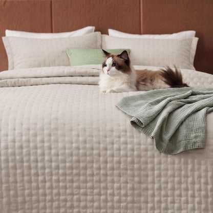 Bedsure King Quilt - Linen Bedspread King Size & Lightweight Comforter, Modern Farmhouse Coverlet with Clover Pattern, Ultra Soft All-Season Bedding, 106 x 96 Inches