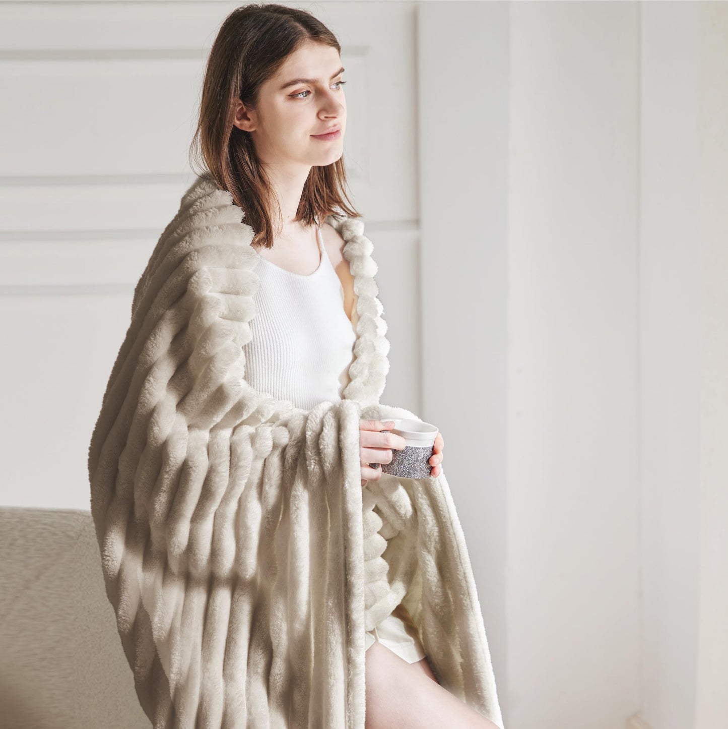 Bedsure Linen Fleece Blanket & Throw Pillow Covers Line
