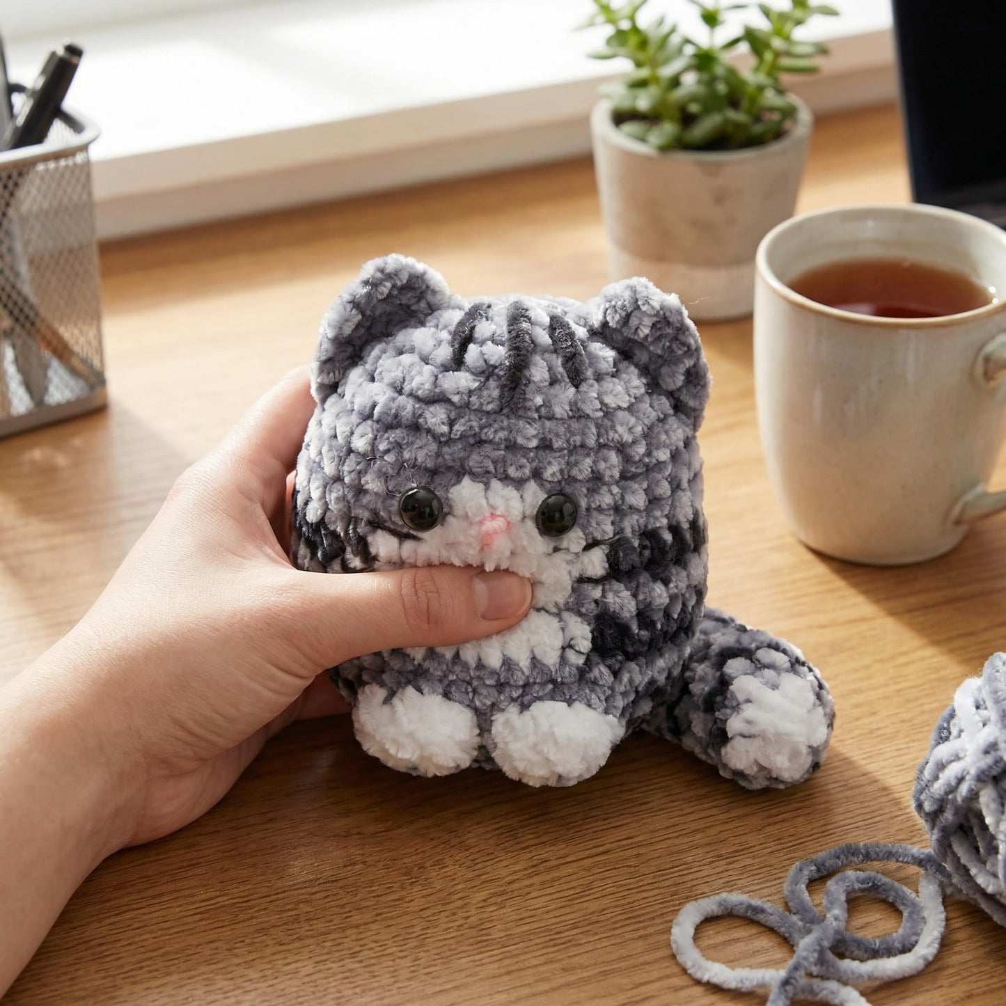HOUSE CREATIVITY Chenille Crochet Kit for Beginners, Make 2 Ultra-Soft Cat Plushies, Amigurumi Crochet Starter Kit with Video Tutorial, Plush DIY Craft Kit with Chenille Yarn, Hook, Eyes & Stuffing