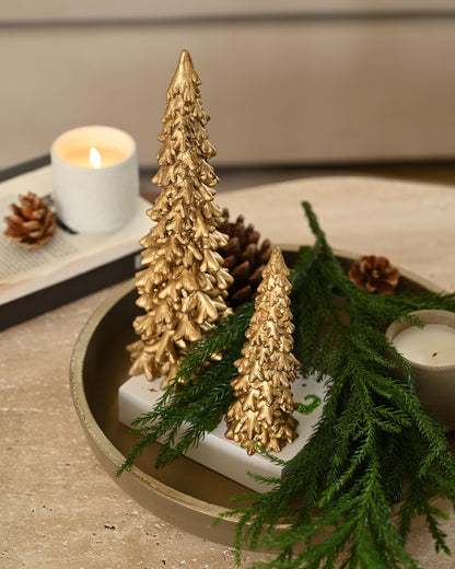 RM ROOMERS Christmas Tree Figurines, 2Pcs Christmas Trees Resin Distressed Gold Table Top, Small Xmas Tree Figurine Set, Decorative Xmas Trees for Rustic Mantle Centerpieces