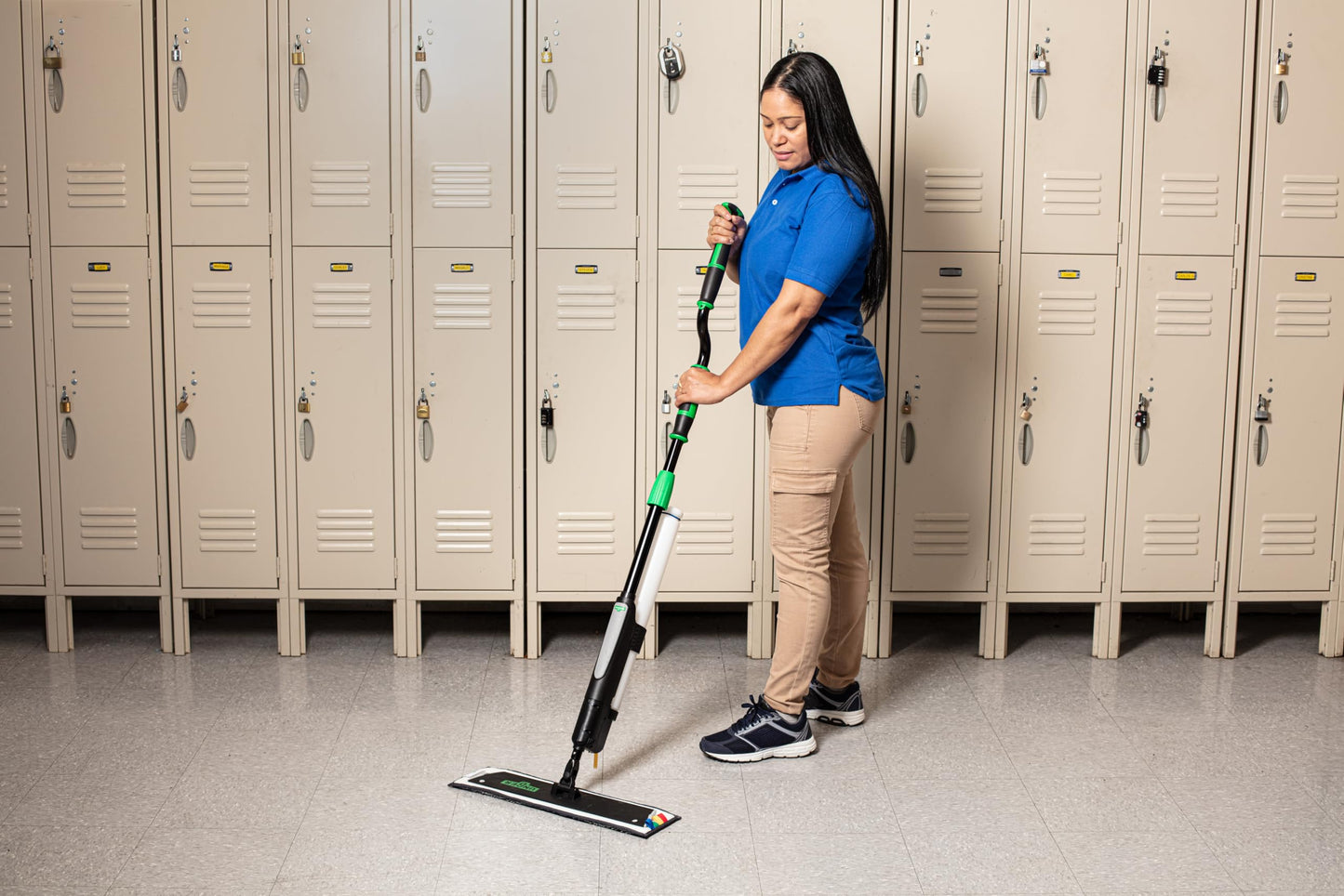 Unger Commercial Excella 18 " Floor Cleaning Kit - Floor Mop with Height Adjustable Pole and Liquid Dispensing, Includes 2 Microfiber Pads and 2 Refillable Bottles - EFKT1