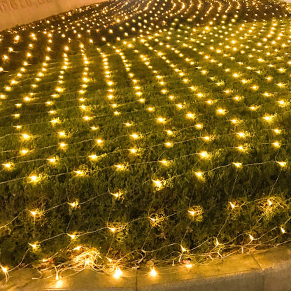 Christmas Lights Outdoor, 200 LED 9.8 FT x 6.6 FT Waterproof Christmas Net Lights Outdoor Plug in with 8 Modes, Clear Wire Mesh Light Decorations for Xmas Indoor Tree Bush Yard Home Decor, Warm White