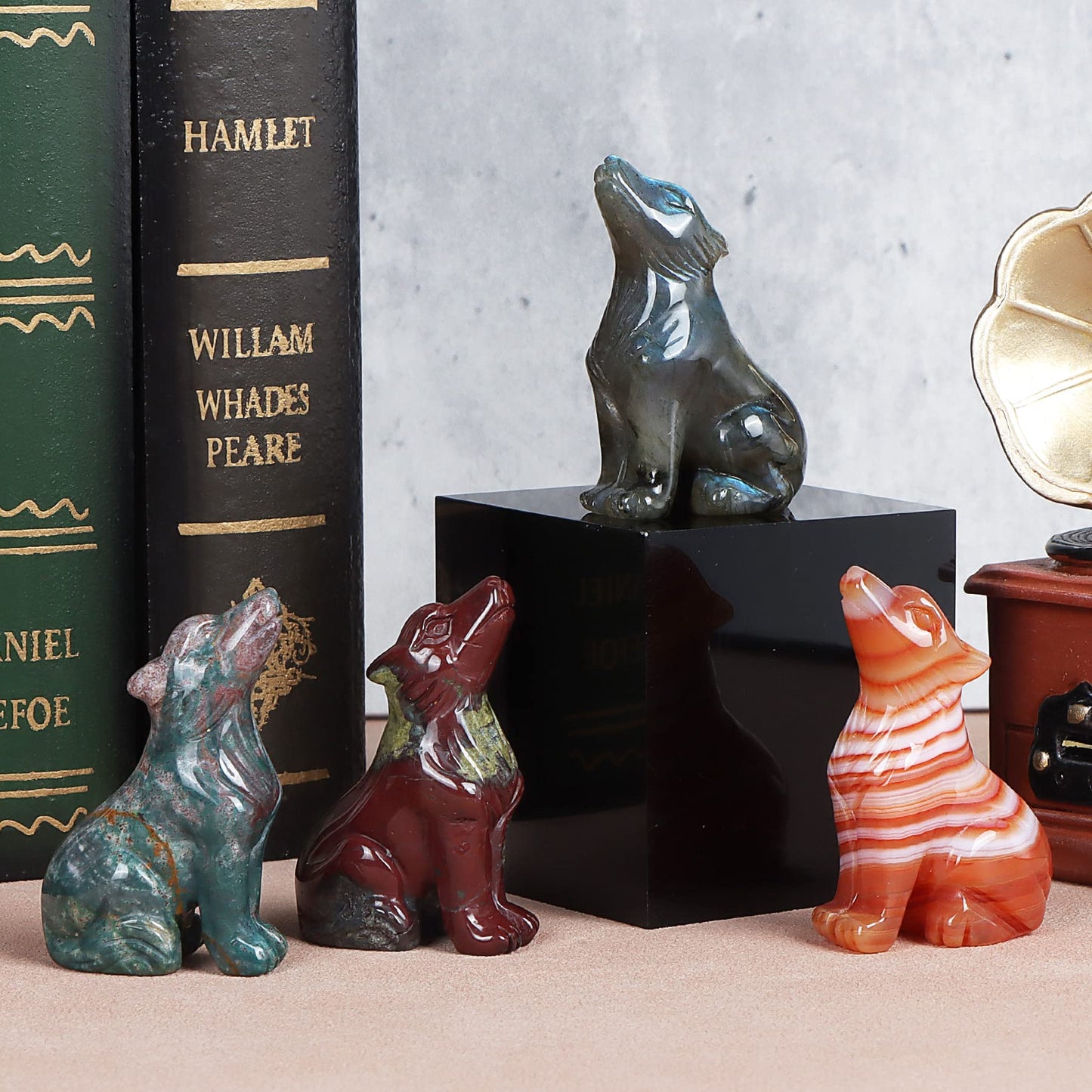 Artistone Labradorite Crystal Wolf Statue 2.0 inch Hand Carved Gemstone Wolf Figurine Small Animal Carvings Collective Healing Stones for Home Decor Reiki Gifts