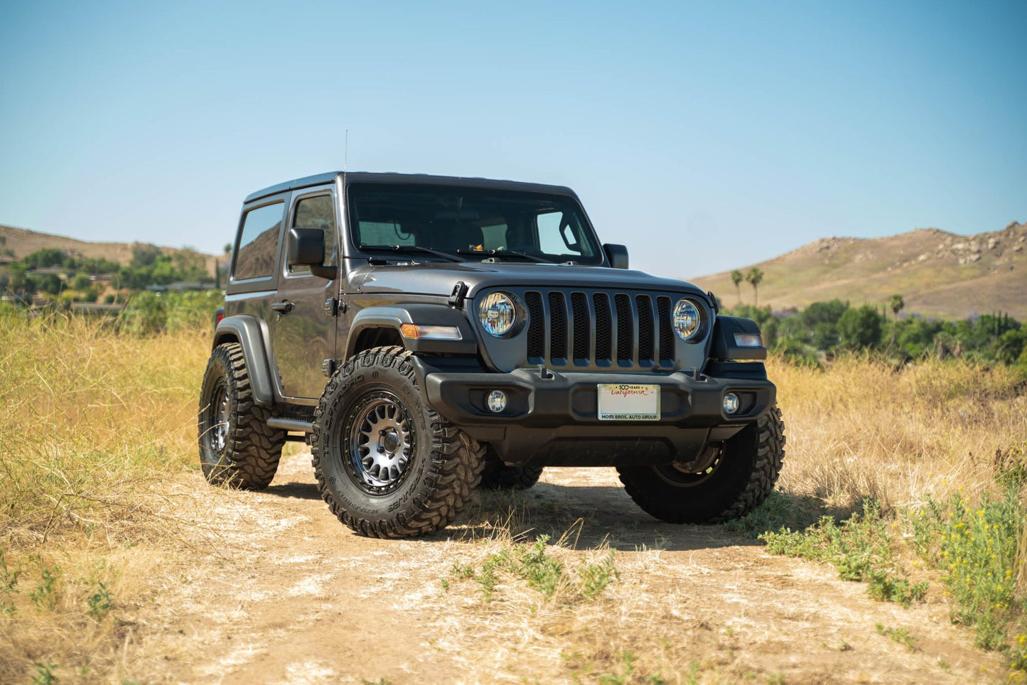 DV8 OE Plus Side Steps for 2018-2026 2-Door Jeep Wrangler JL | Gripped Top Plates to Prevent Slippage | Multi-Mount Design for Stability | Fully Bolt-On | Micro-Texture Black Powder Coat Finish