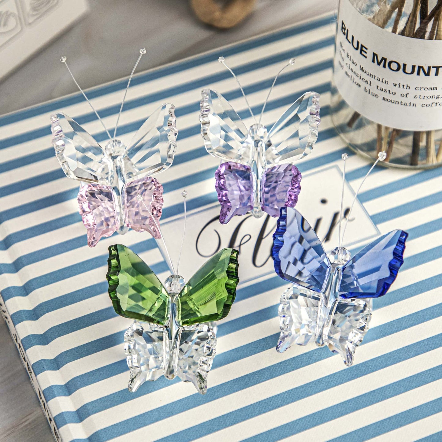 H&D HYALINE & DORA Set 4pcs Crystal Flying Butterfly with Ball Base Figurine Cut Glass Ornament Statue Animal Figurine Collection Home Wedding Office Table Decorations