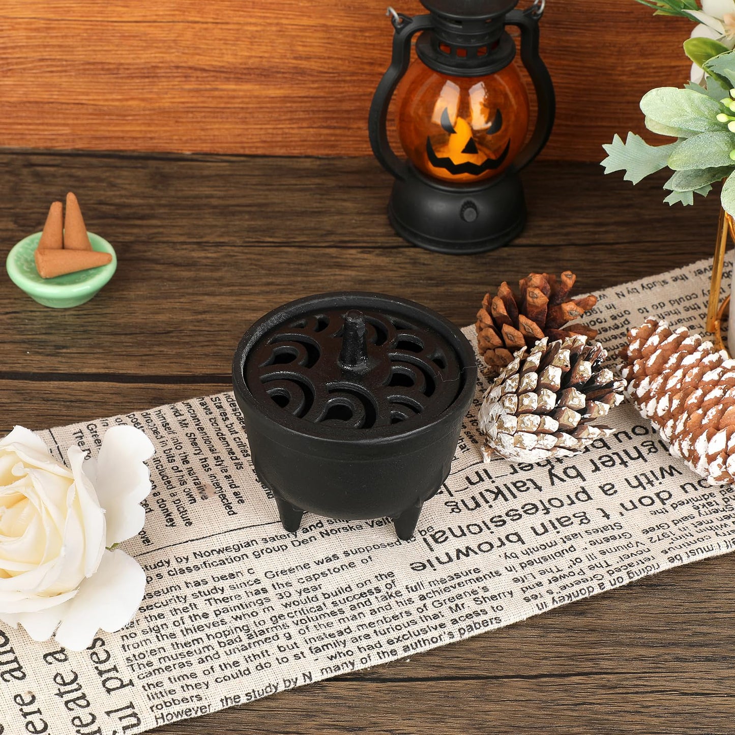 JUXYES Vintage Tripod Incense Burner Holder with Lid, Cast Iron Incense Holder Metal Cauldron Censer Antique Cone Coil Incense Burner Holder for Incense Resins, Cones, Charcoal or Wax Melts