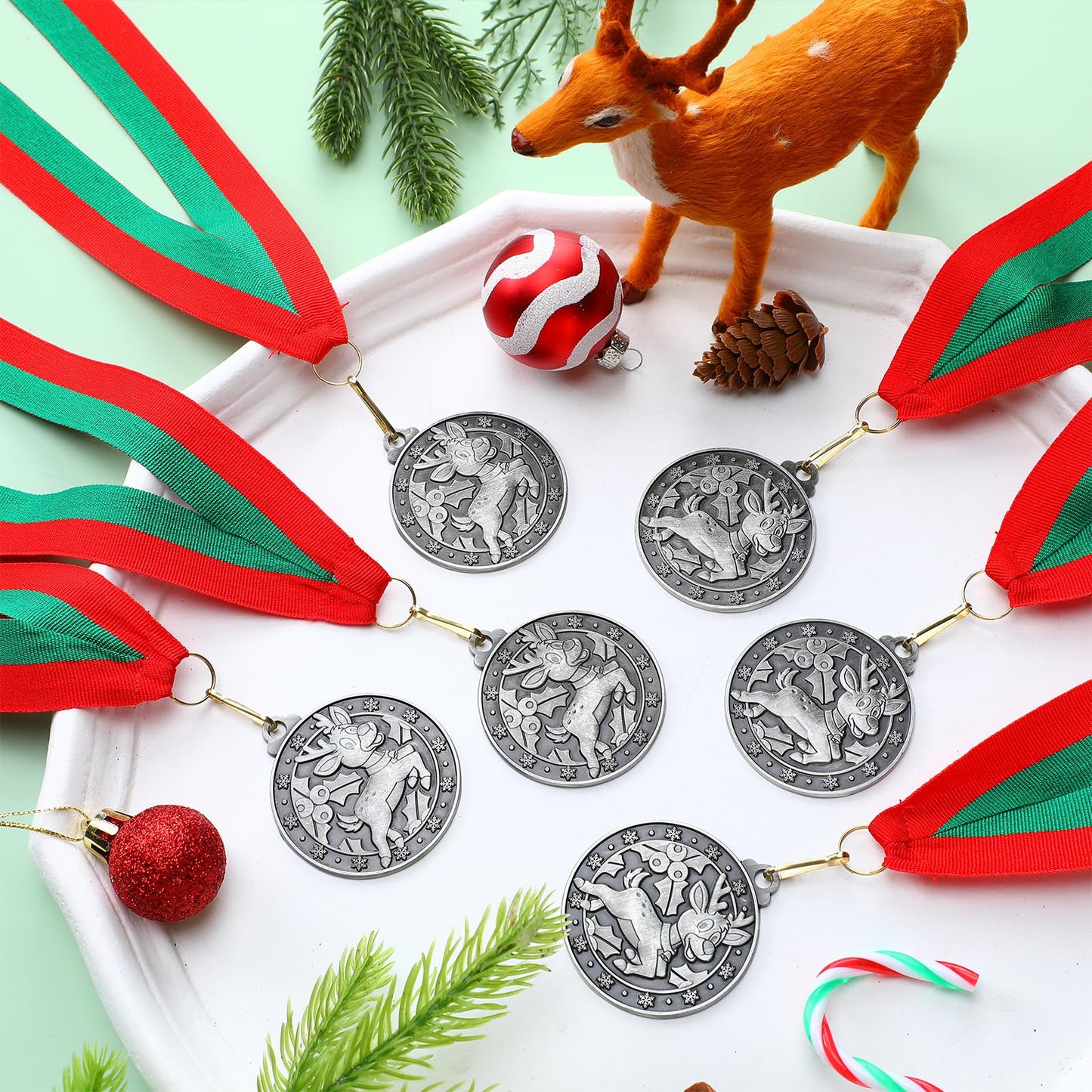 Loetere 30 Pcs/60 Pcs Christmas Medals Award Bulk 2" Gold Silver Christmas Medals Santa Run Reindeer Snowman Elf Gingerbread Man House Tree Trophy Awards for Xmas Party Ornament Favor Gift Prize