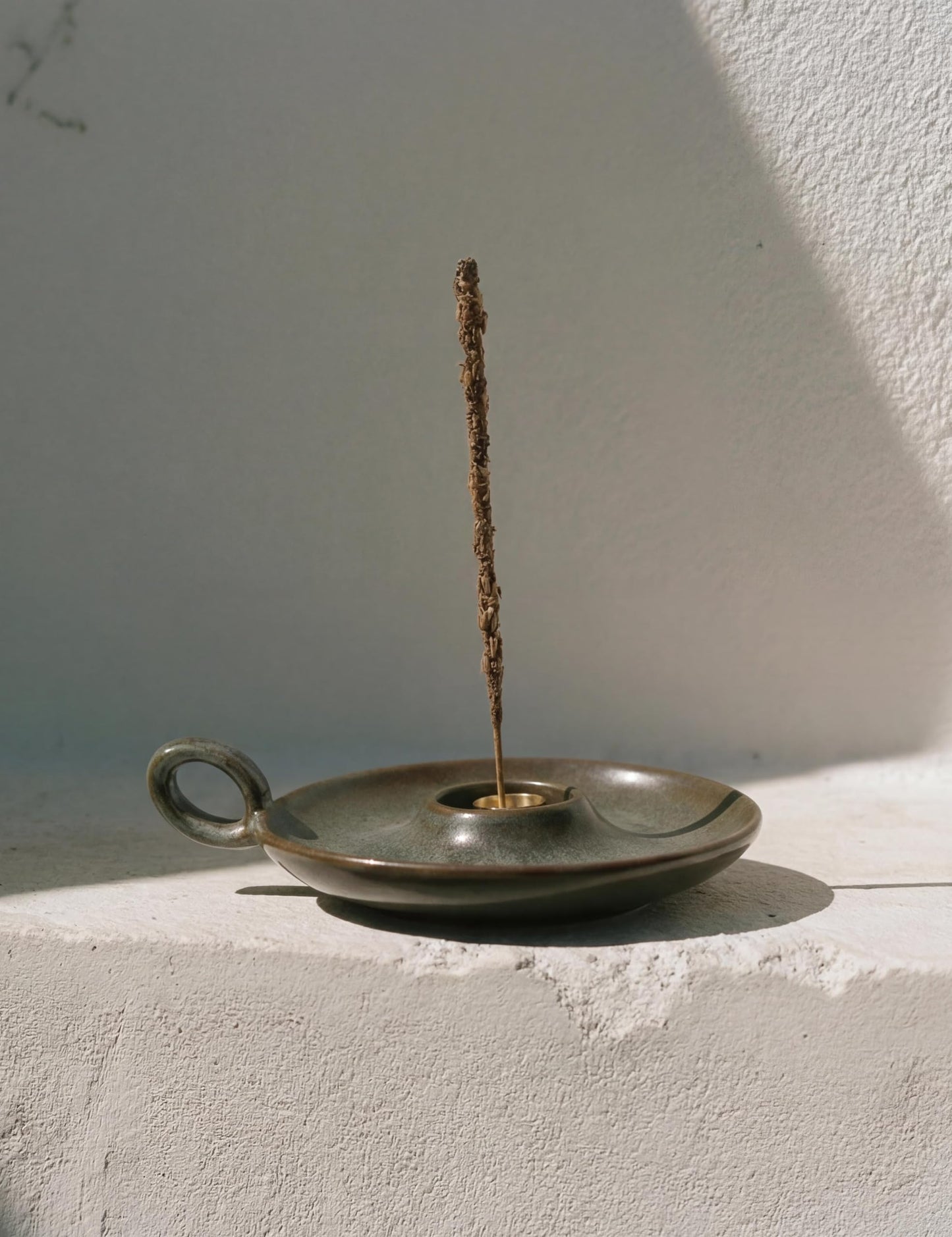 Klin-Transformation Glaze Green Incense Holder，Handcrafted Ceramic with Unique Flowing Colors & Handle for Sage, Palo Santo, Good for Meditation & Yoga Gift