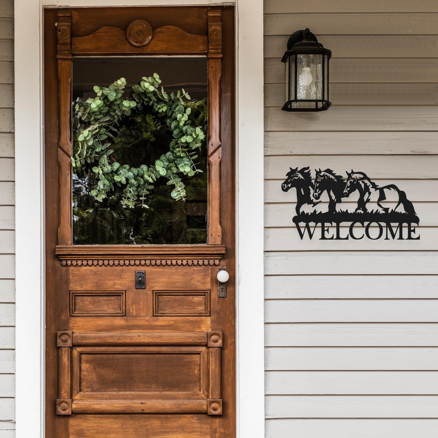 Horse Wall Art Door Welcome Sign With 3 Running Horses, Rustproof Metal Horse Decor for Outside, Christmas Thanksgiving Halloween (14.2x7.5 inch)