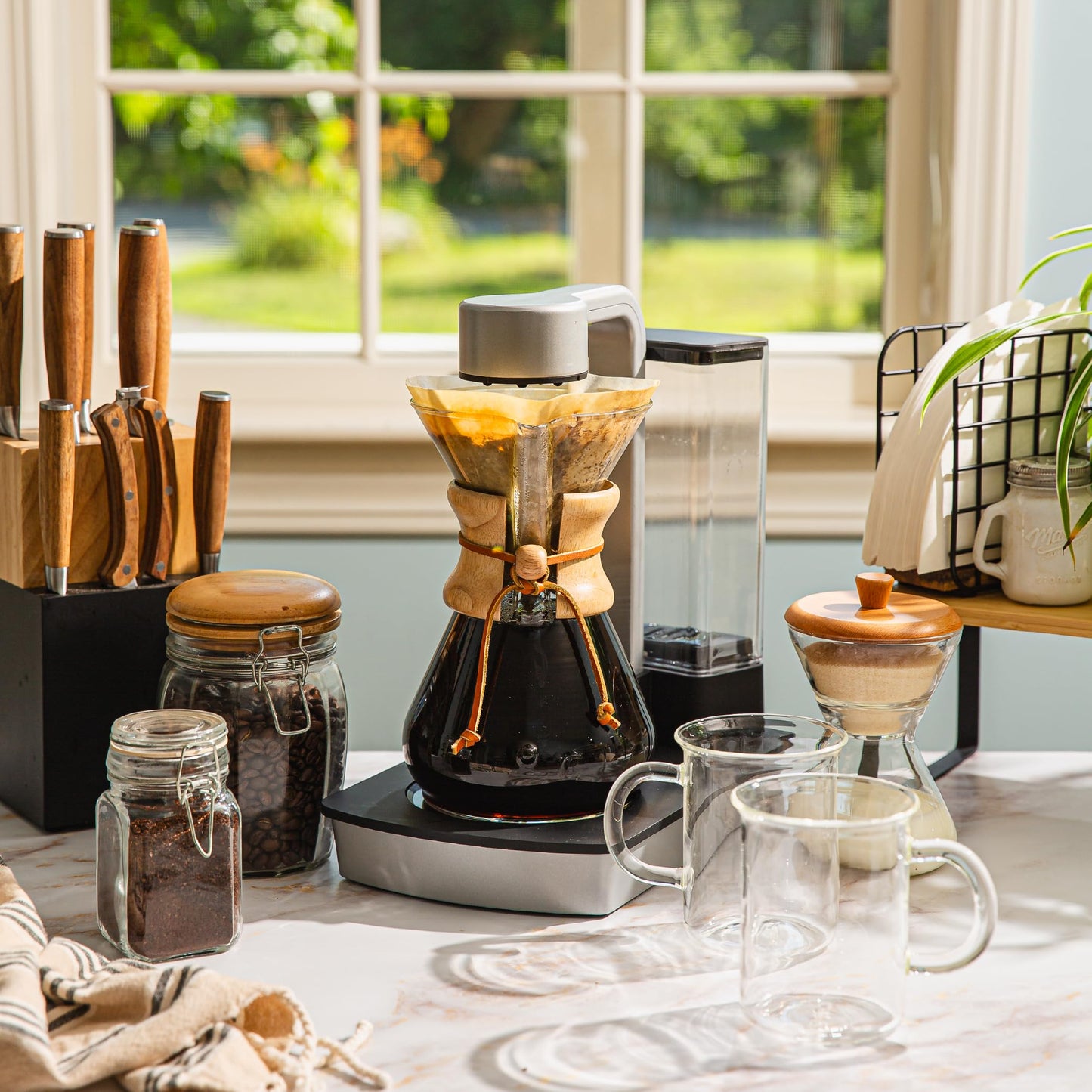 Chemex Ottomatic Pour Over Coffee Maker Set, 40 oz Capacity – Automatic Pour Over Machine with 6 Cup Glass Coffeemaker, Specialty Drip Brewer, Barista Quality Coffee System