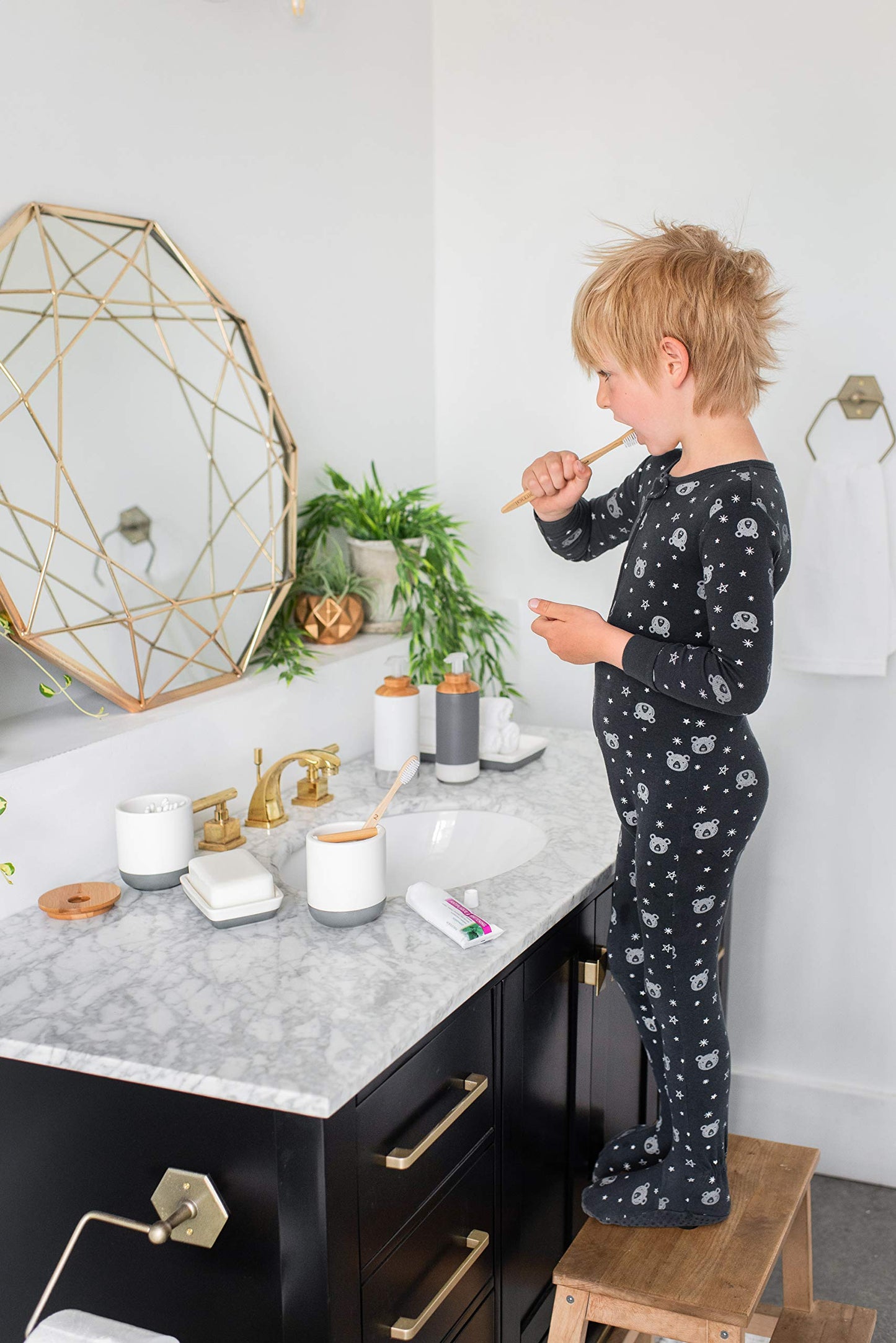 Full Circle Keep It Clean Ceramic & Bamboo Toothbrush Holder, White, Dry Earth Disk