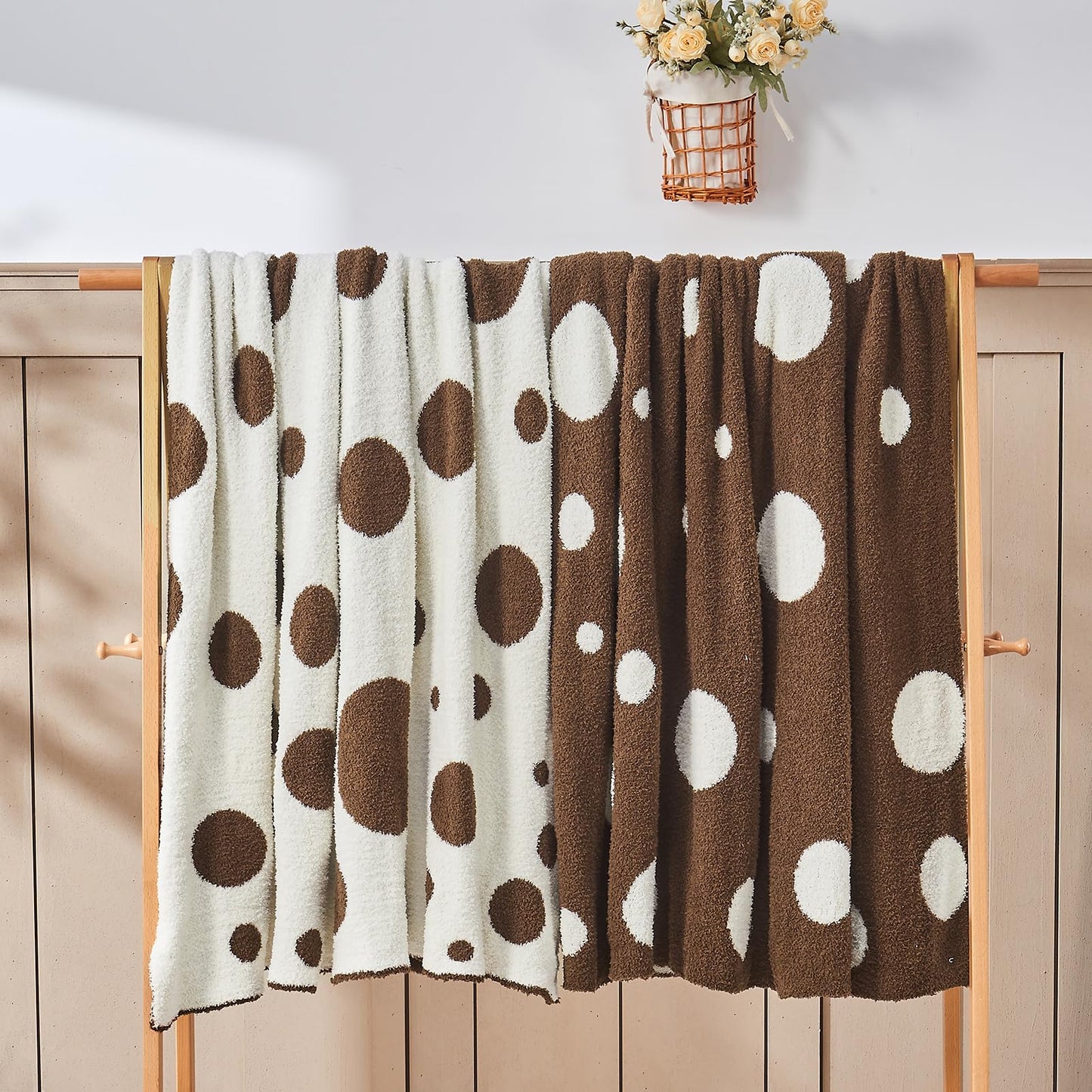 Douceur Polka Dot Throw Blanket for Couch Sofa Bed, Reversible Cozy Fluffy Super Soft Bedroom Blanket, Plush Brown Throw Blanket, 60×80 inches
