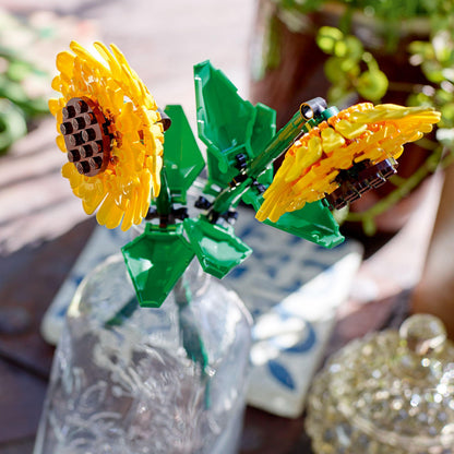 LEGO Botanicals Sunflowers - Yellow Faux Flowers Building Set - Gift for Mothers or Floral Home Decor for 8+ Year Old Girls and Teenagers - Botanical Collection - 40524