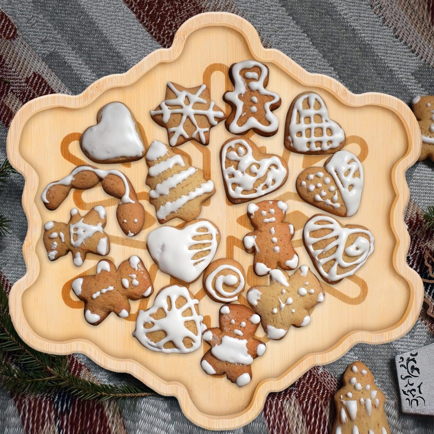 Whaline 2Pcs Winter Charcuterie Board Snowflake Serving Trays Wood Appetizer Boards Christmas Snacks Serving Platters for Home Party Food Supplies, 11 x 11 x 0.6 In