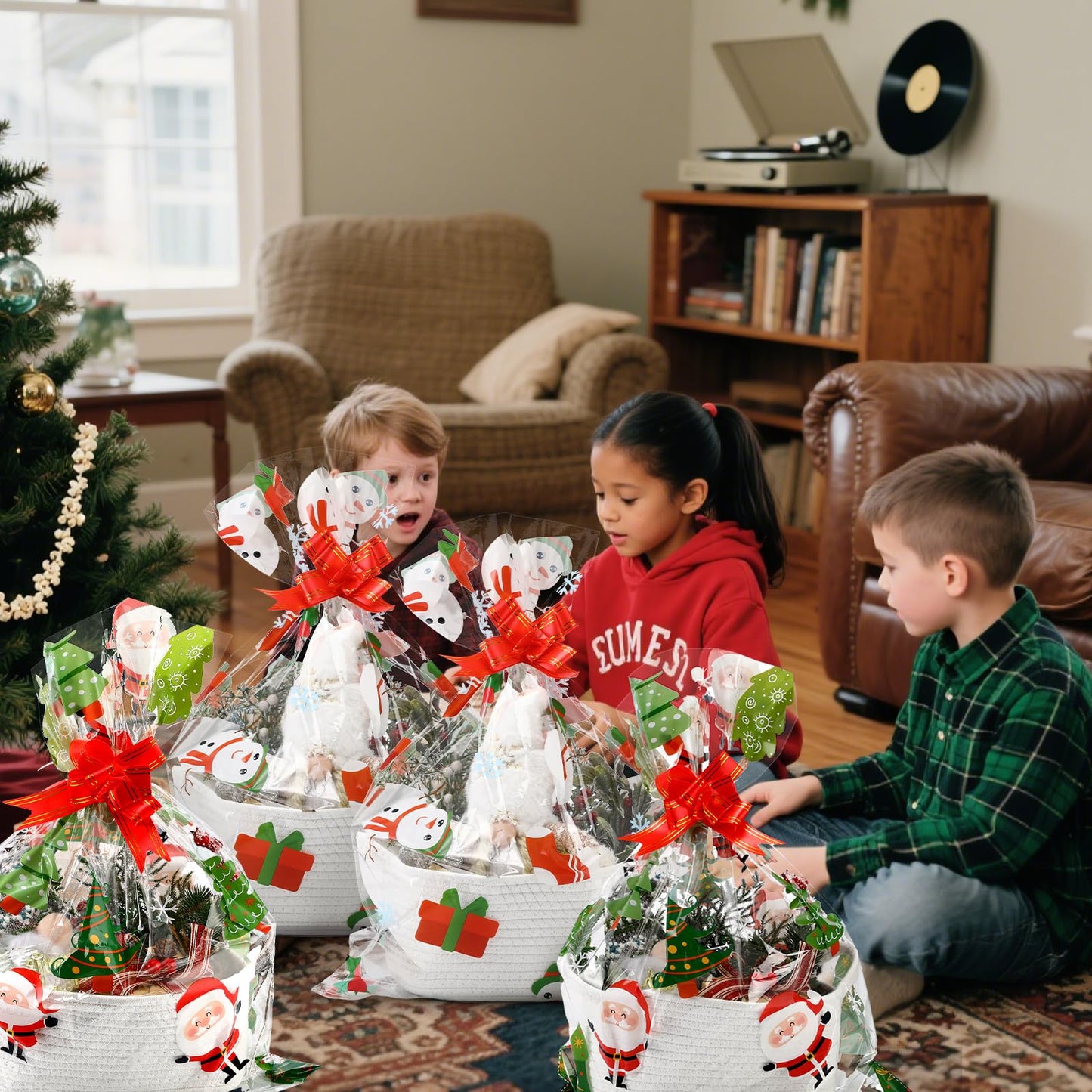 Teenyyou 18 Pcs Christmas Woven Baskets with Cellophane Gift Bags Bows 11 x 7 x 4 Inch Christmas Tree Empty Rope Basket Santa Claus Empty Decorative Storage Box for Gift Wrapping Xmas Party Decor