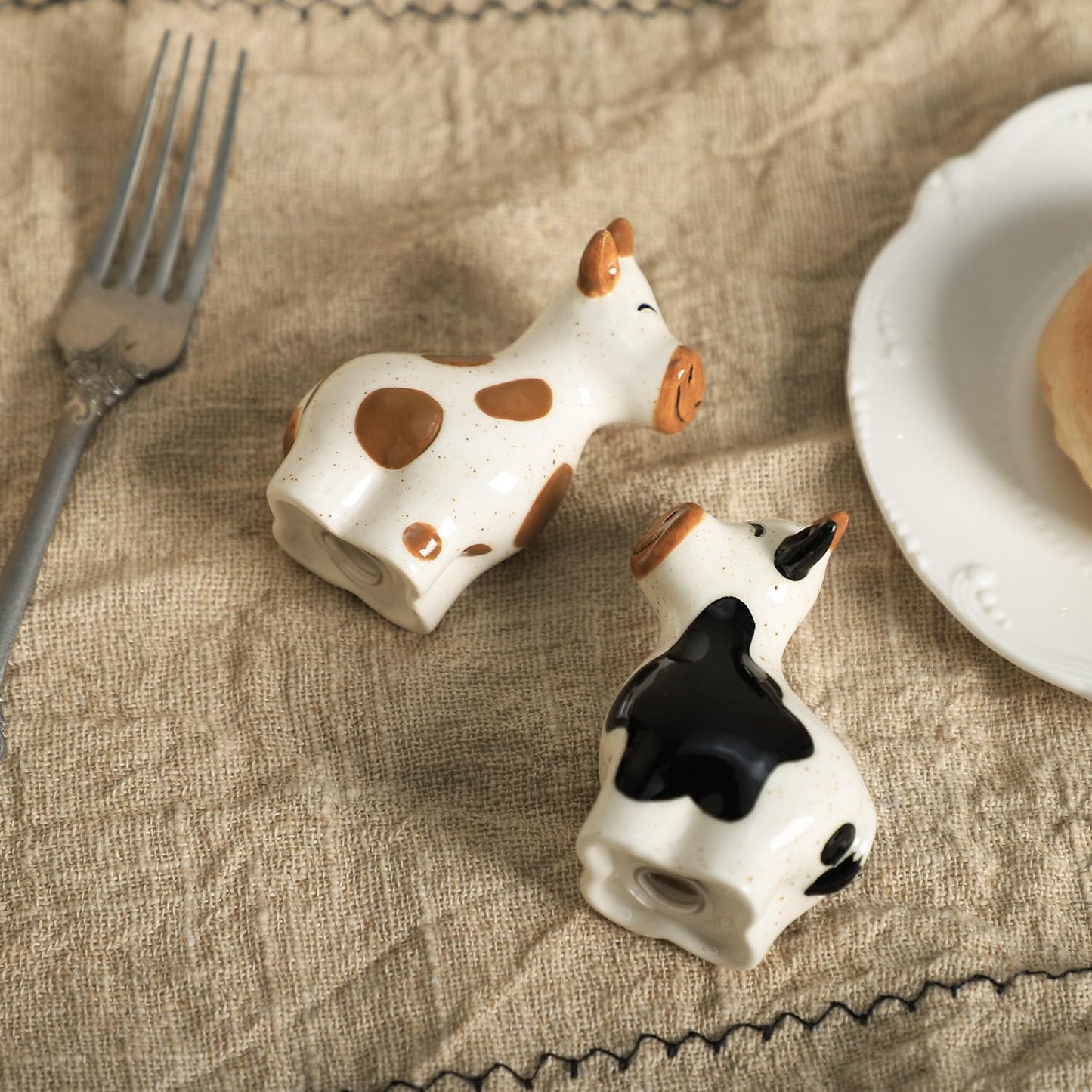 Bicuzat Ceramic Cartoon Cows Shape Salt & Pepper Shakers Set, Hand-Painted Cows Salt and Pepper Shakers, 2 PCS Set-Brown-B