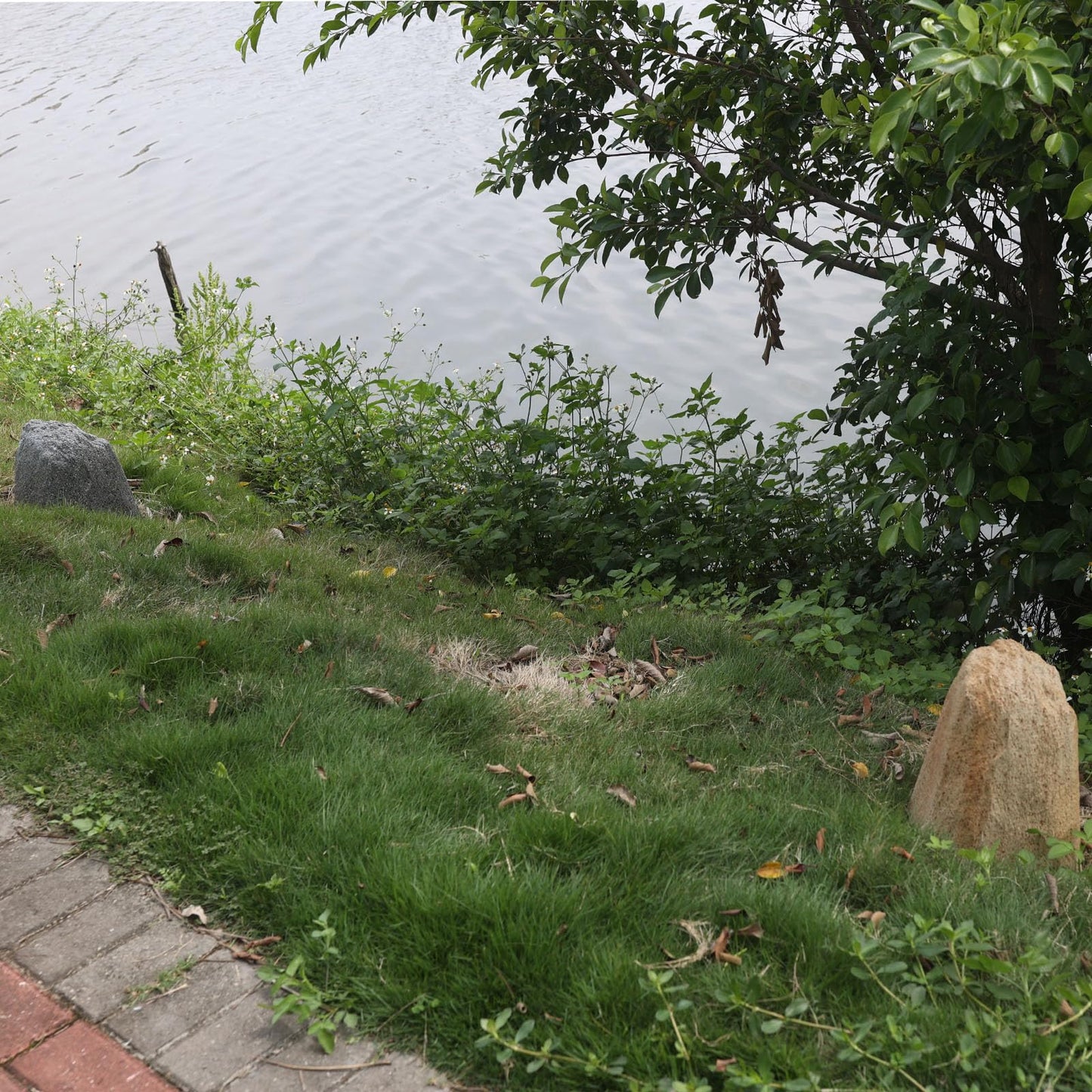 Outdoor Fake Rock Cover, Fiberglass Faux Stone for Landscaping,H:12.1"xL:11.7"xW:9.2", Decorative Well Pump & Gas Meter Cover, Grey Resin Rock Design