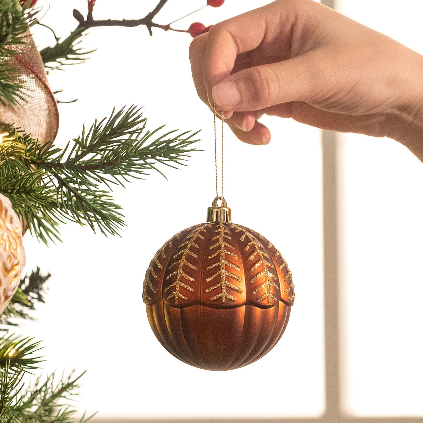Valery Madelyn Christmas Ornaments Set, 60ct Red and Brown Shatterproof Christmas Tree Decorations, Woodland Hanging Ball Ornaments Bulk for Xmas Holiday Decor